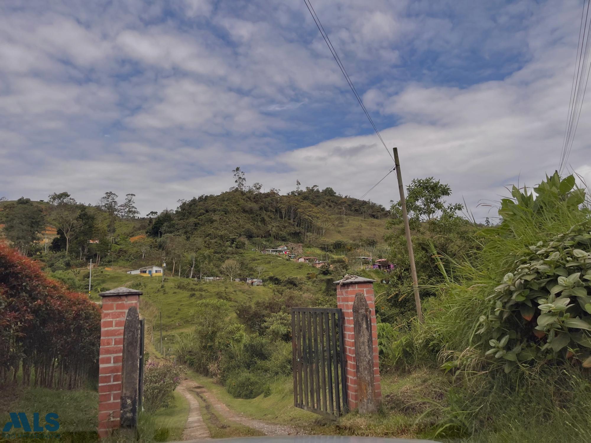 SE VENDE LOTE, COCORNA cocorna - los cedros