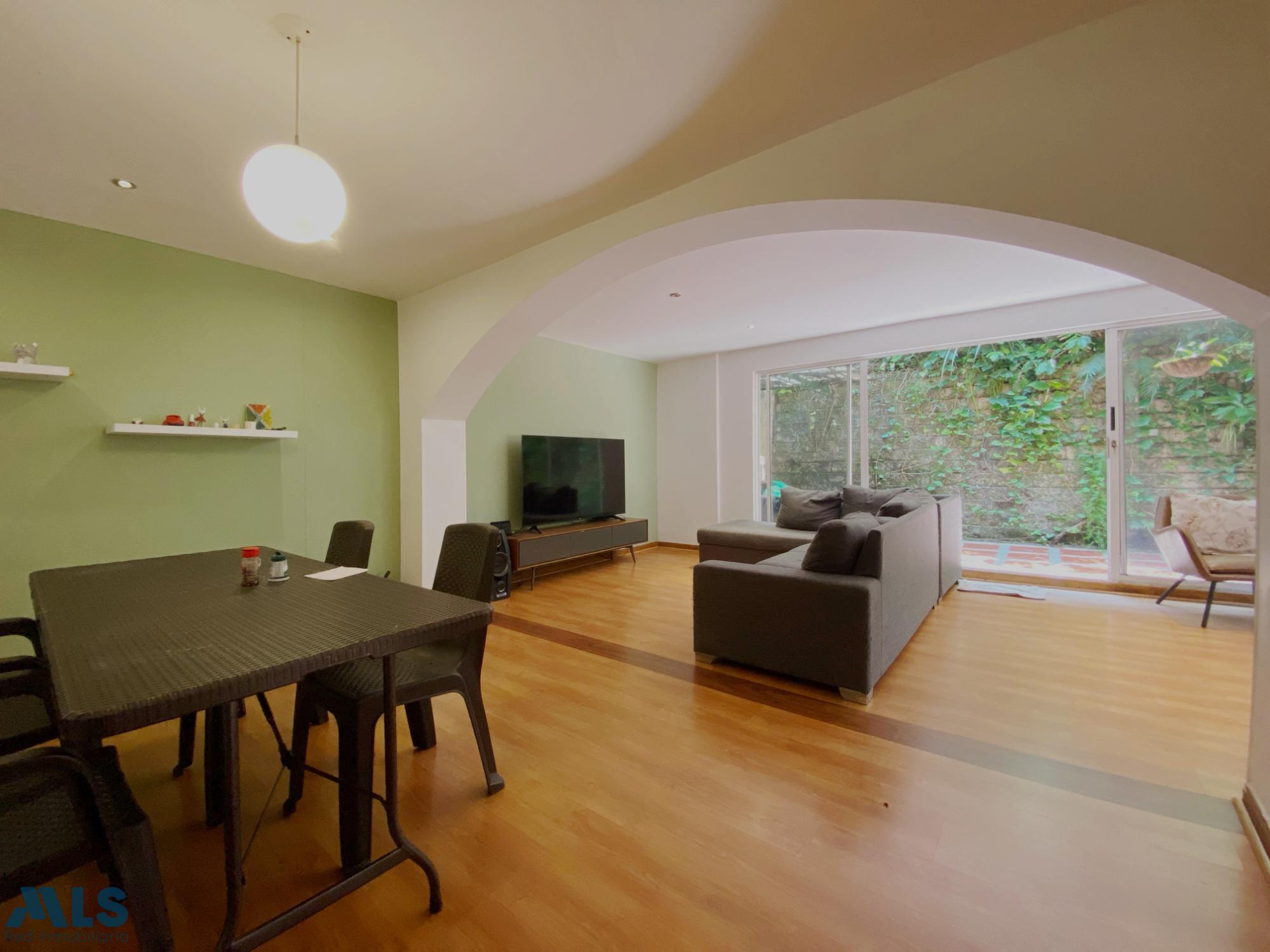 Casa en urbanización cercana a todo en Castropol medellin - castropol