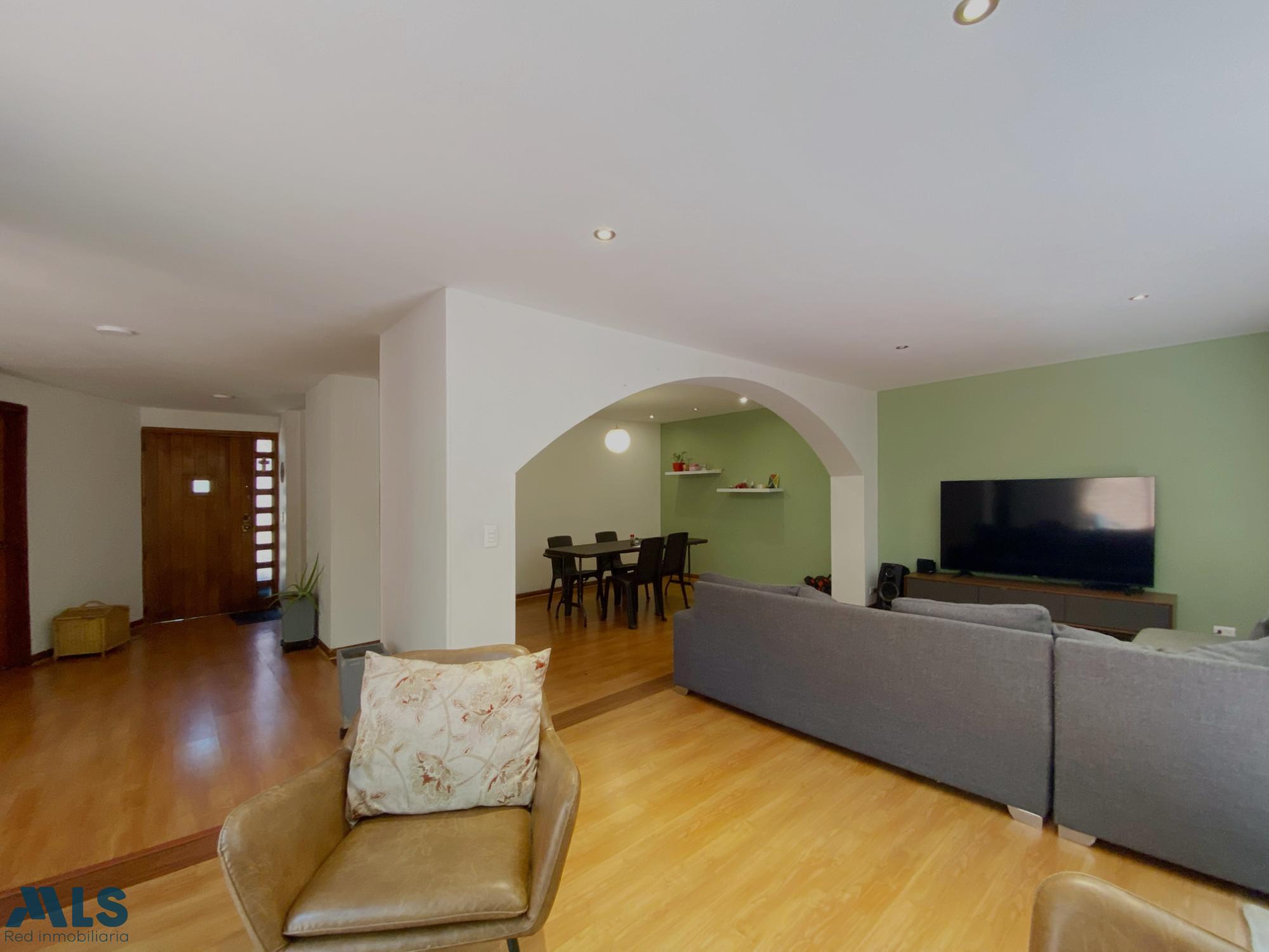 Casa en urbanización cercana a todo en Castropol medellin - castropol