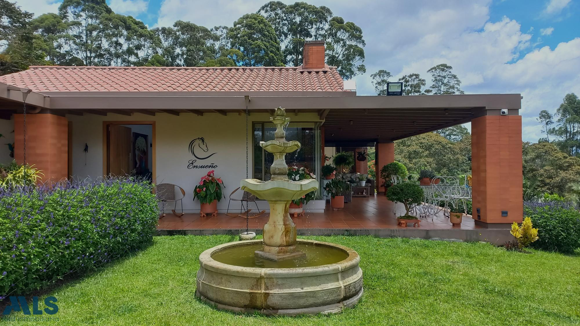 CASA EN UN LUGAR BASTANTE PRIVADO Y SILENCIOSO rionegro - v quirama