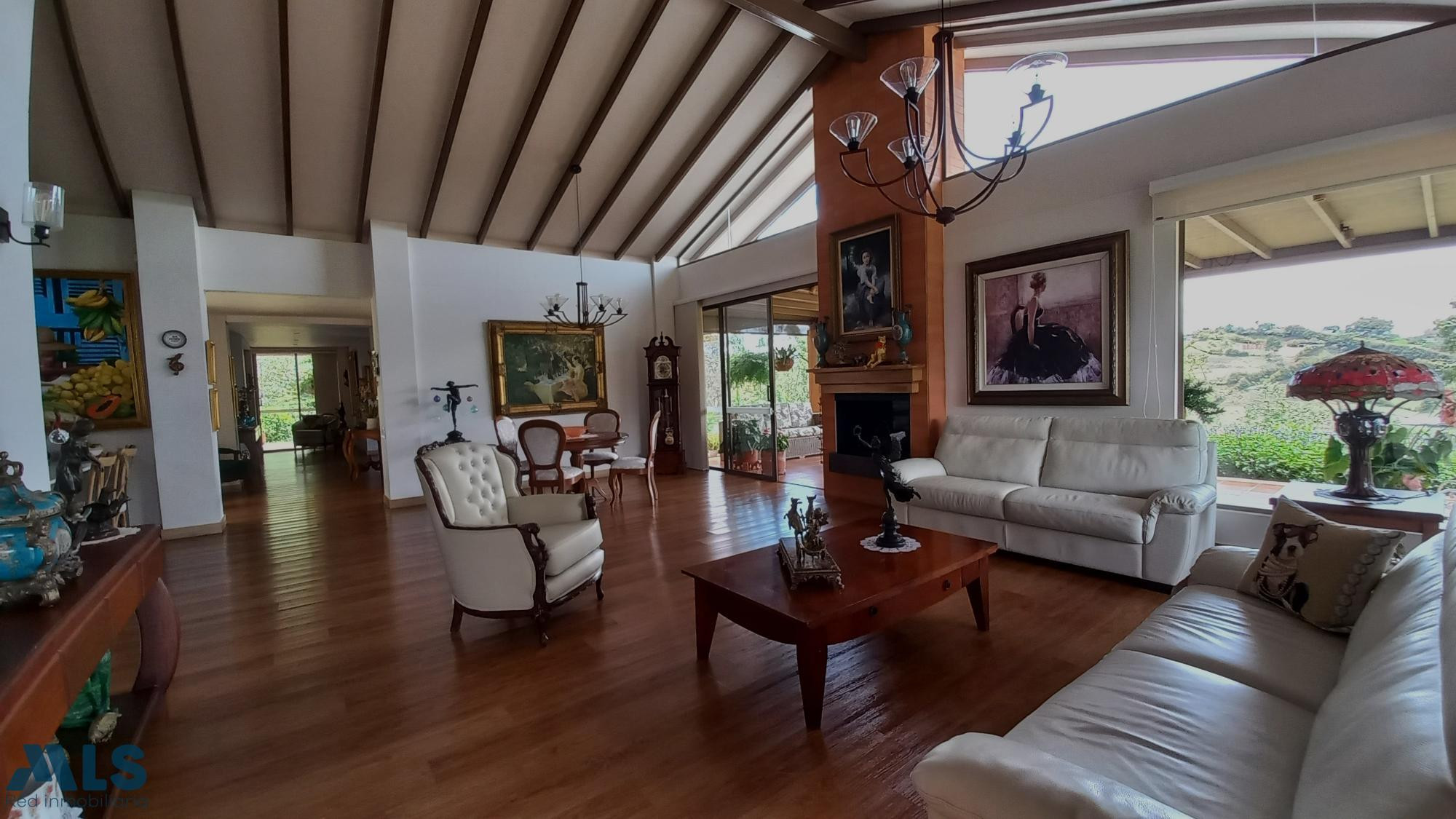 CASA EN UN LUGAR BASTANTE PRIVADO Y SILENCIOSO rionegro - v quirama