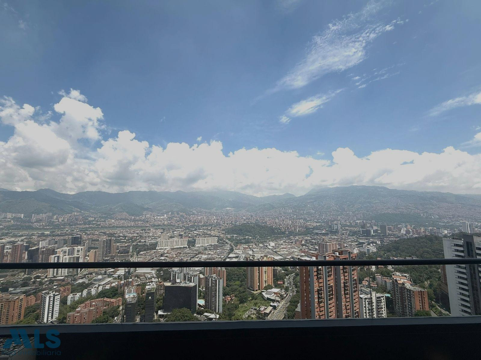 Apartamento disponible para Venta amoblado y sin amoblar en Poblado, Sector las Palma medellin - asomadera 2