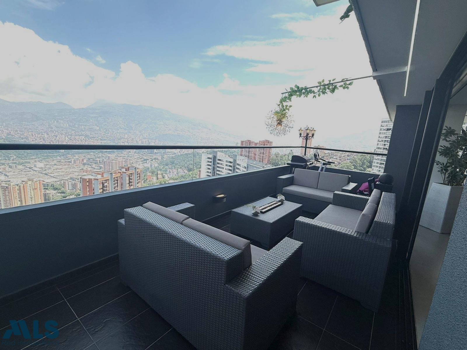 Apartamento disponible para Venta amoblado y sin amoblar en Poblado, Sector las Palma medellin - asomadera 2