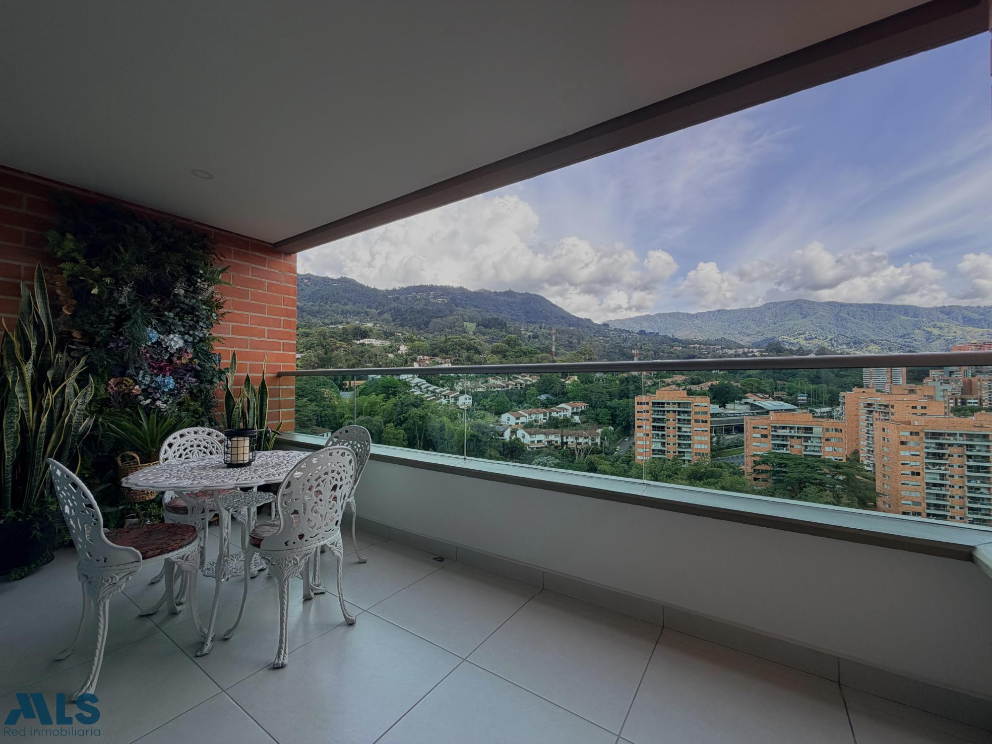VENTA, Apartamento en Envigado Sector Loma de los Mesa. Como nuevo! envigado - loma de los mesa