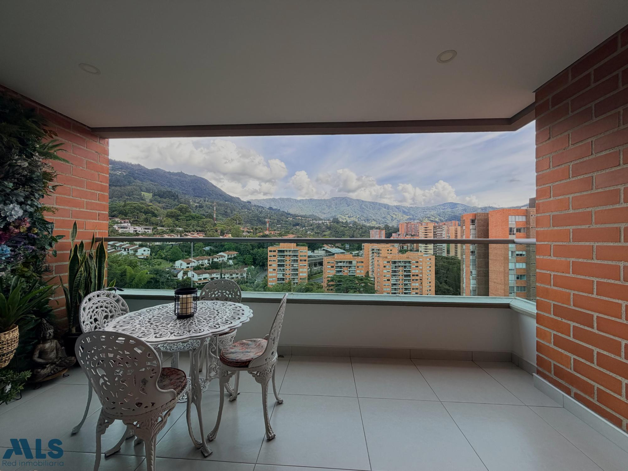 VENTA, Apartamento en Envigado Sector Loma de los Mesa. Como nuevo! envigado - loma de los mesa