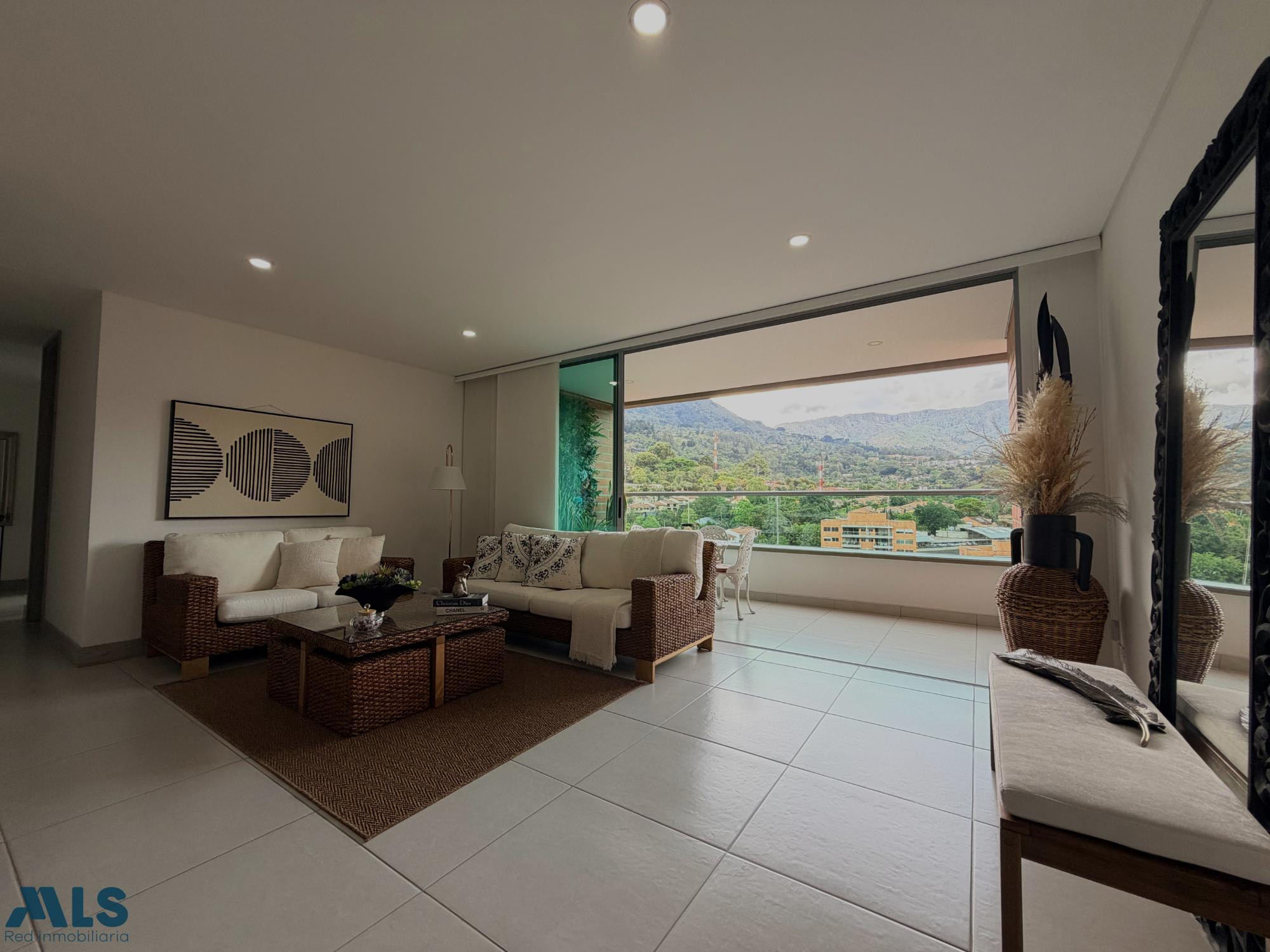 VENTA, Apartamento en Envigado Sector Loma de los Mesa. Como nuevo! envigado - loma de los mesa