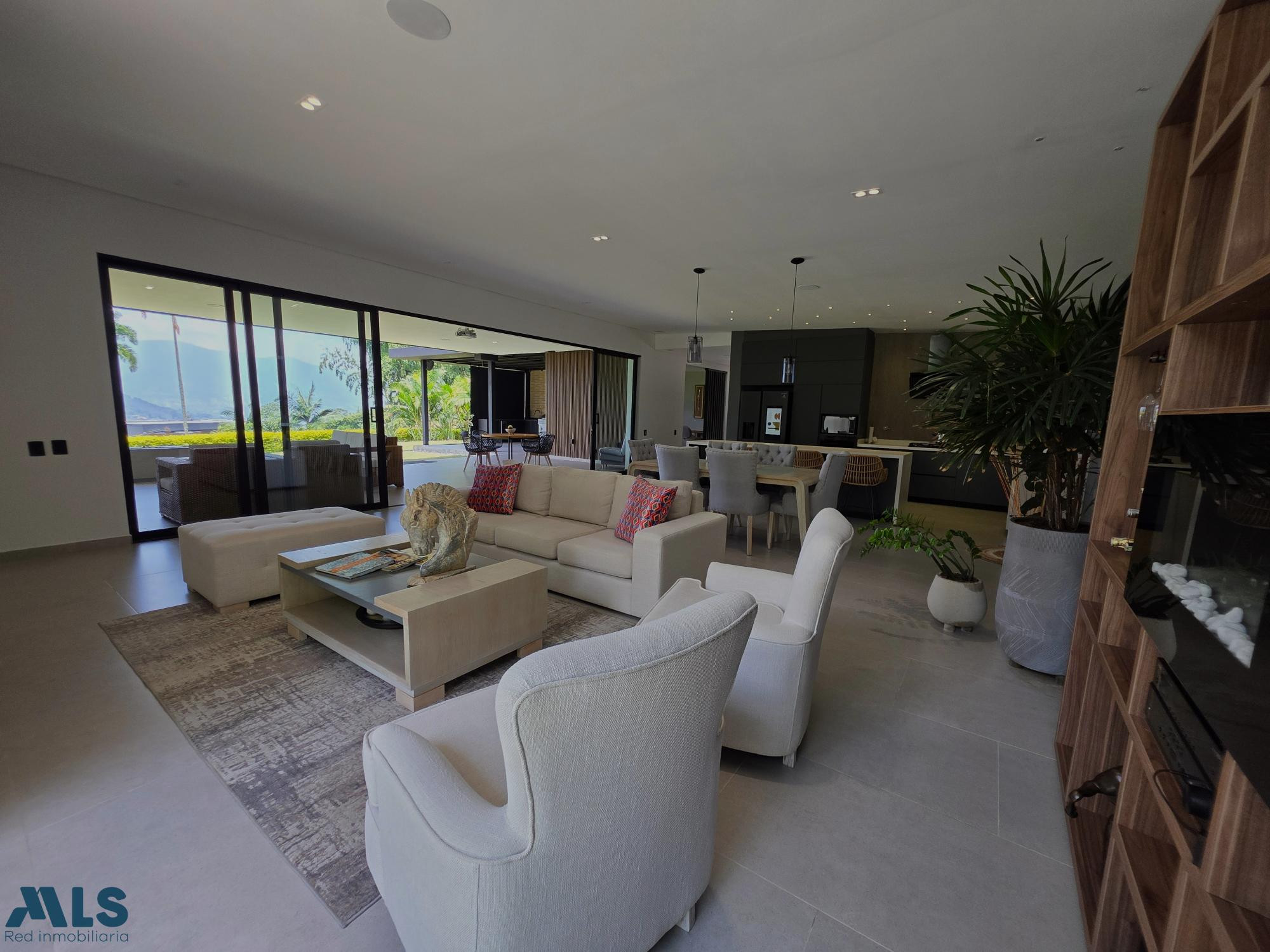 Hermosa casa Campestre de un nivel envigado - loma del escobero