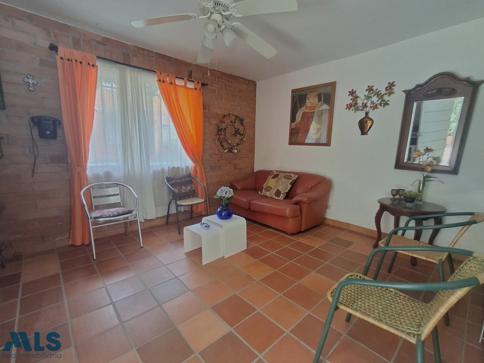 Casa con muy buenos espacios para disfrutar en familia santa-fe-de-antioquia - llano de bolivar