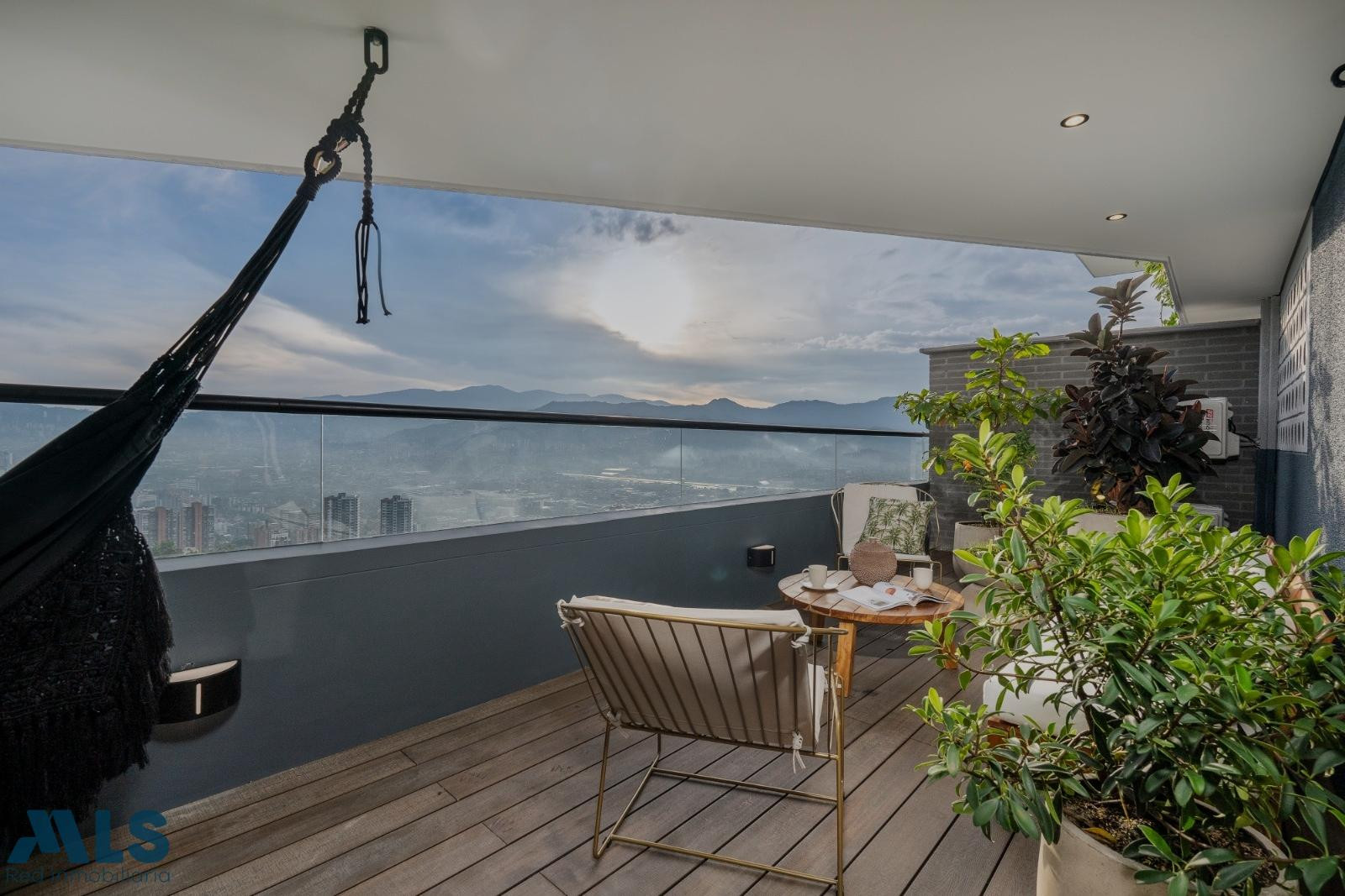 Apartamento de revista con vista brutal y rooftop de otro nivel medellin - las palmas