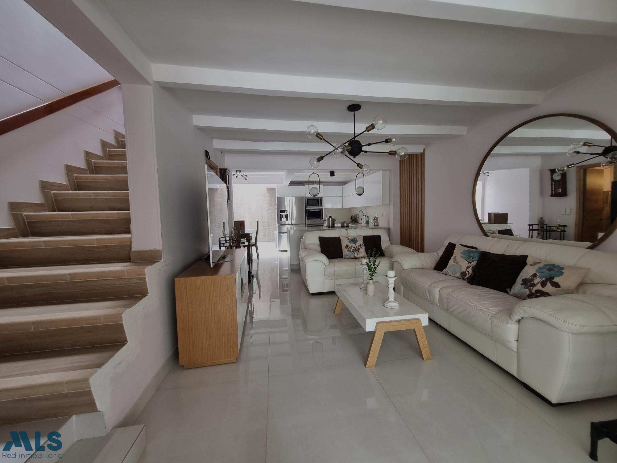 HERMOSA CASA COMPLETAMENTE REMODELADA EN LA MOTA medellin - la mota