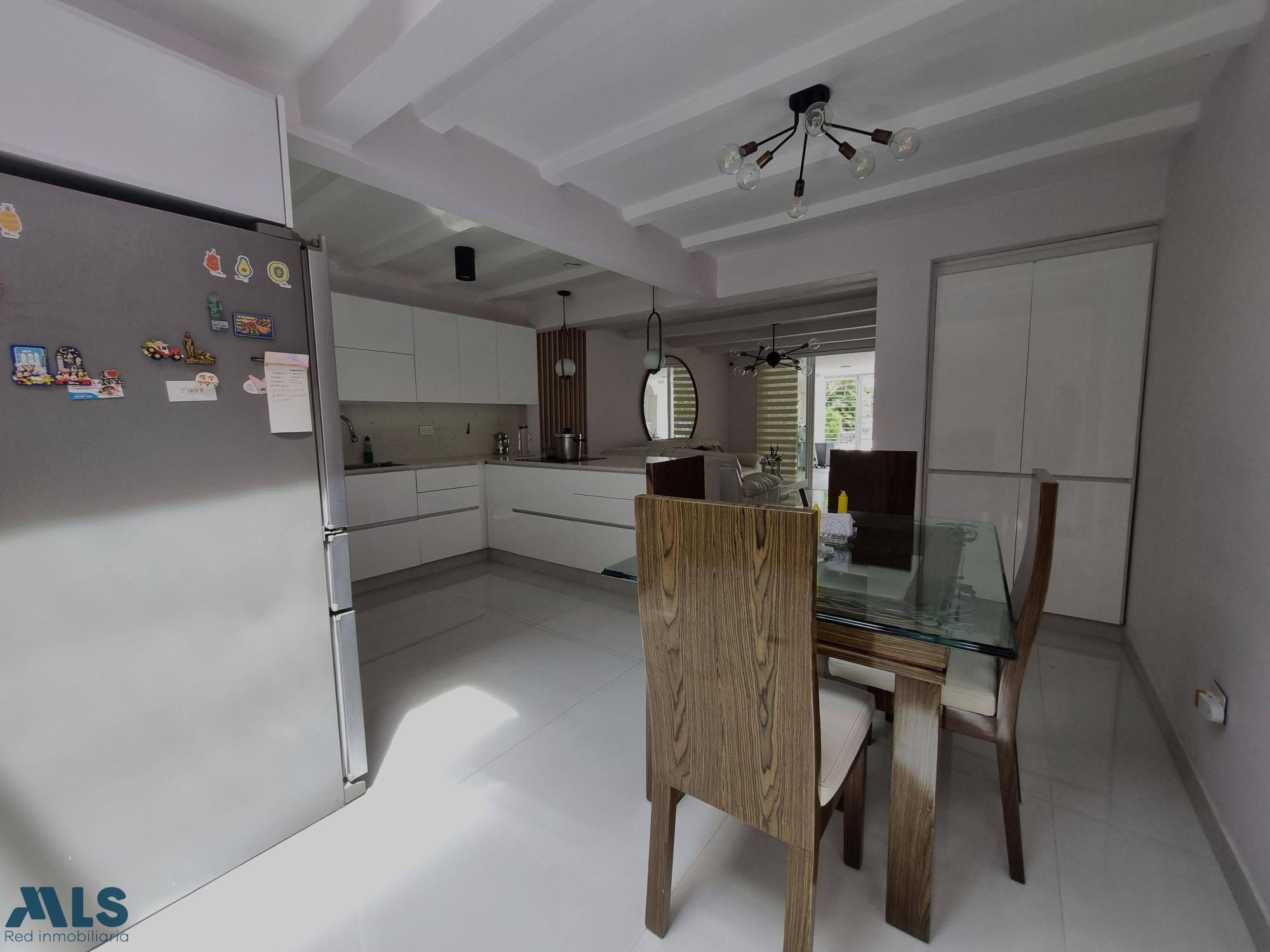 HERMOSA CASA COMPLETAMENTE REMODELADA EN LA MOTA medellin - la mota