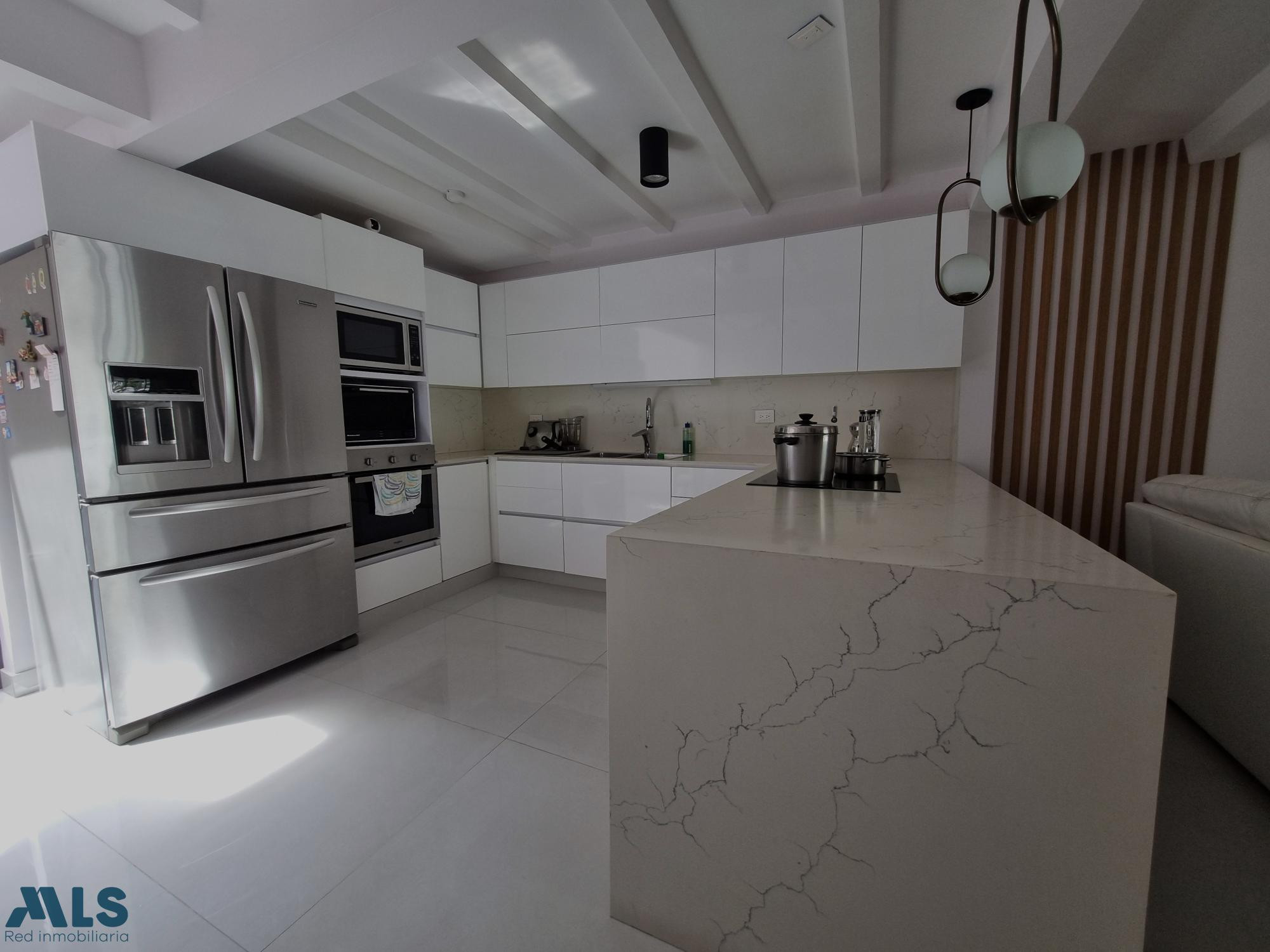 HERMOSA CASA COMPLETAMENTE REMODELADA EN LA MOTA medellin - la mota