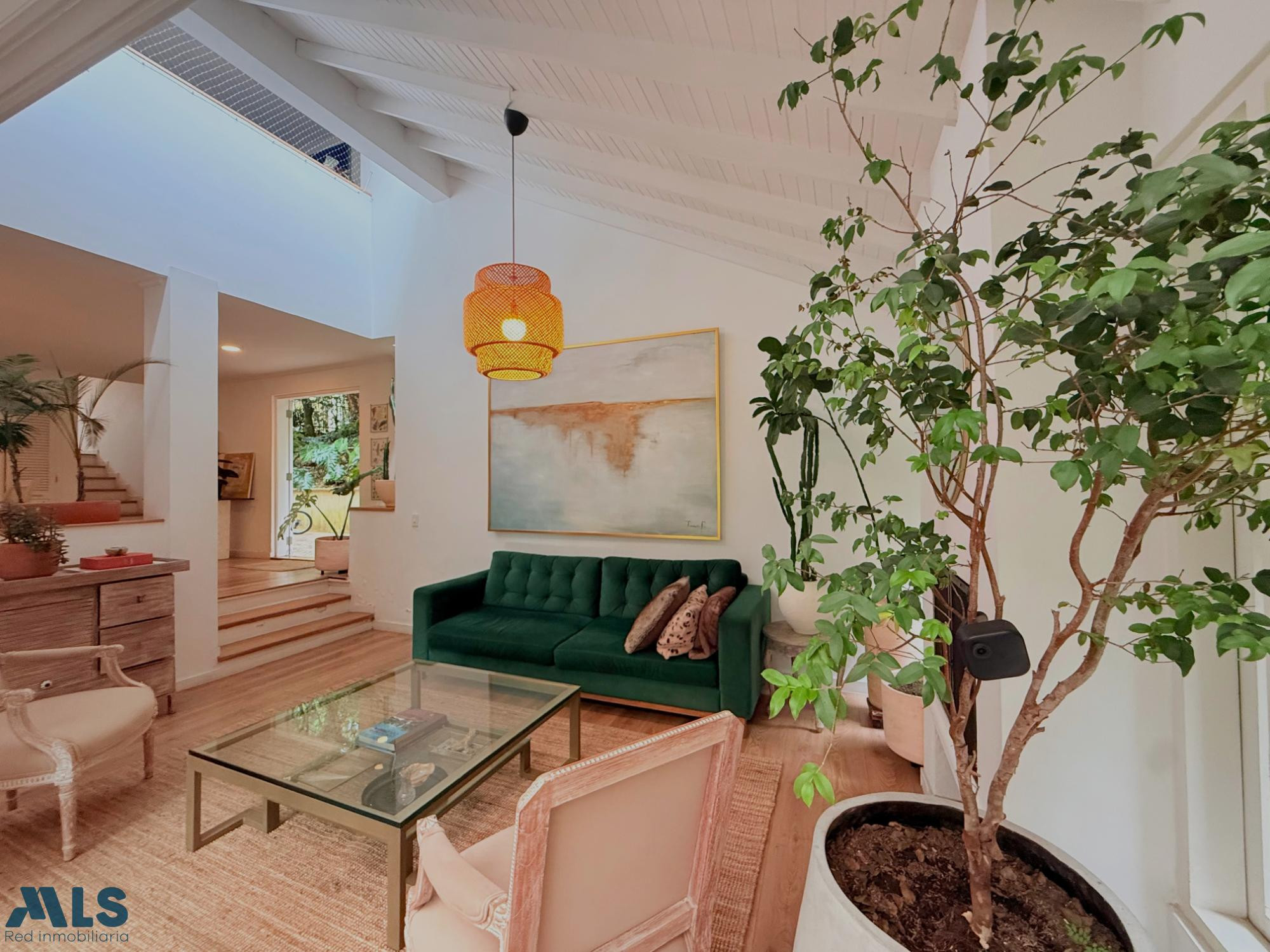 Casa estilo europeo en unidad de solo 8 casas cerca al CES medellin - las lomas no 2