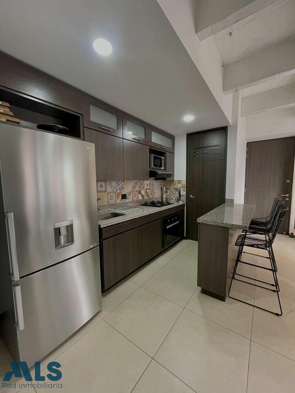 Apartamento amoblado con excelente vista en Altos del Poblado, listo para habitar o r medellin - altos del poblado