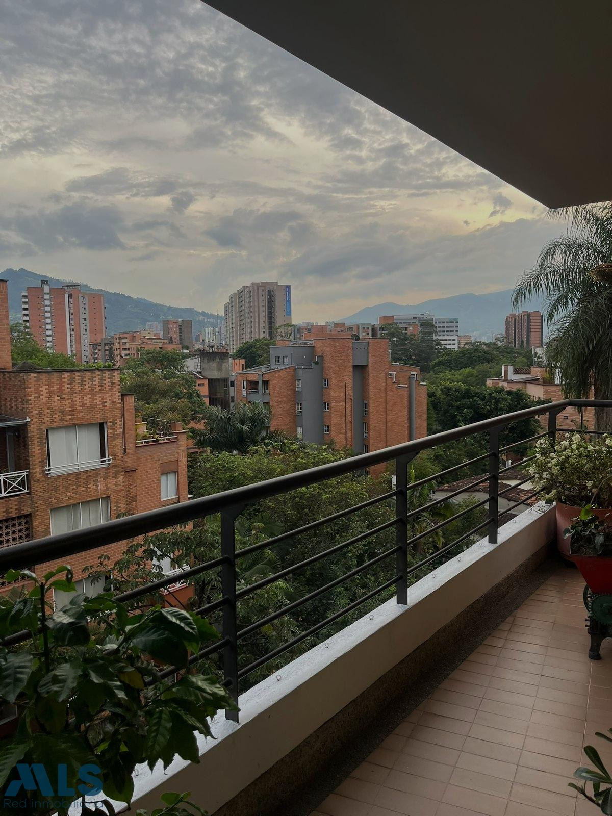 Apartamento en venta en Zona plana Envigado envigado - los cristales