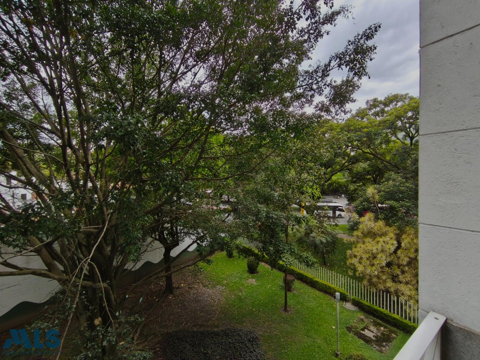 Tu prestigio profesional, esta aqui medellin - parque juan pablo ii