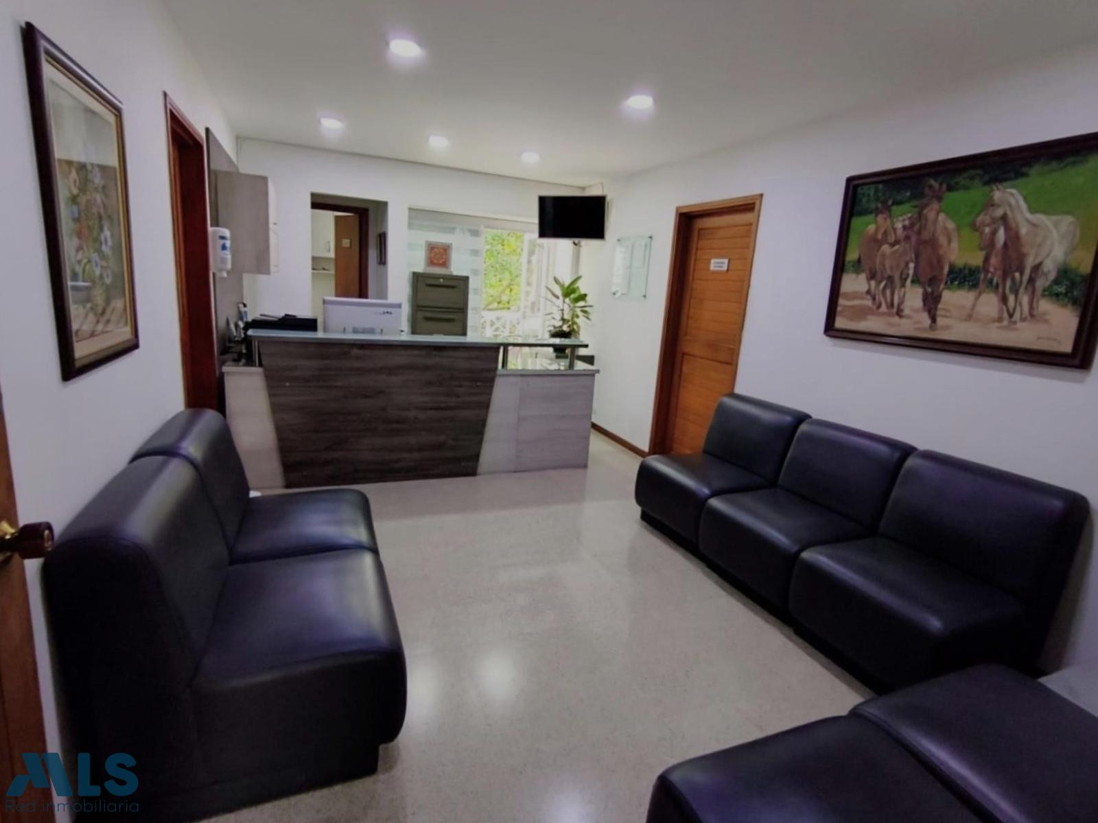 Tu prestigio profesional, esta aqui medellin - parque juan pablo ii