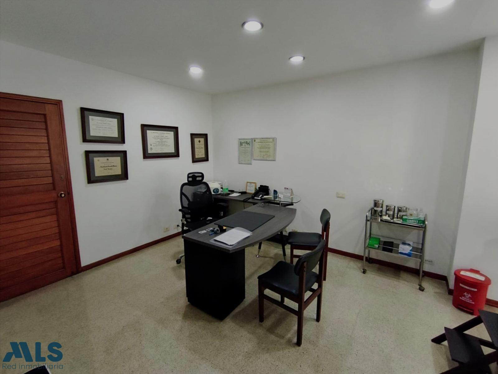 Tu prestigio profesional, esta aqui medellin - parque juan pablo ii