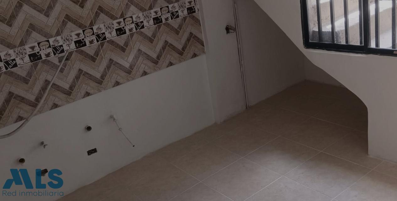 Casa unifamiliar con 3 apartaestudios, uno en cada piso medellin - san jose la cima no 1
