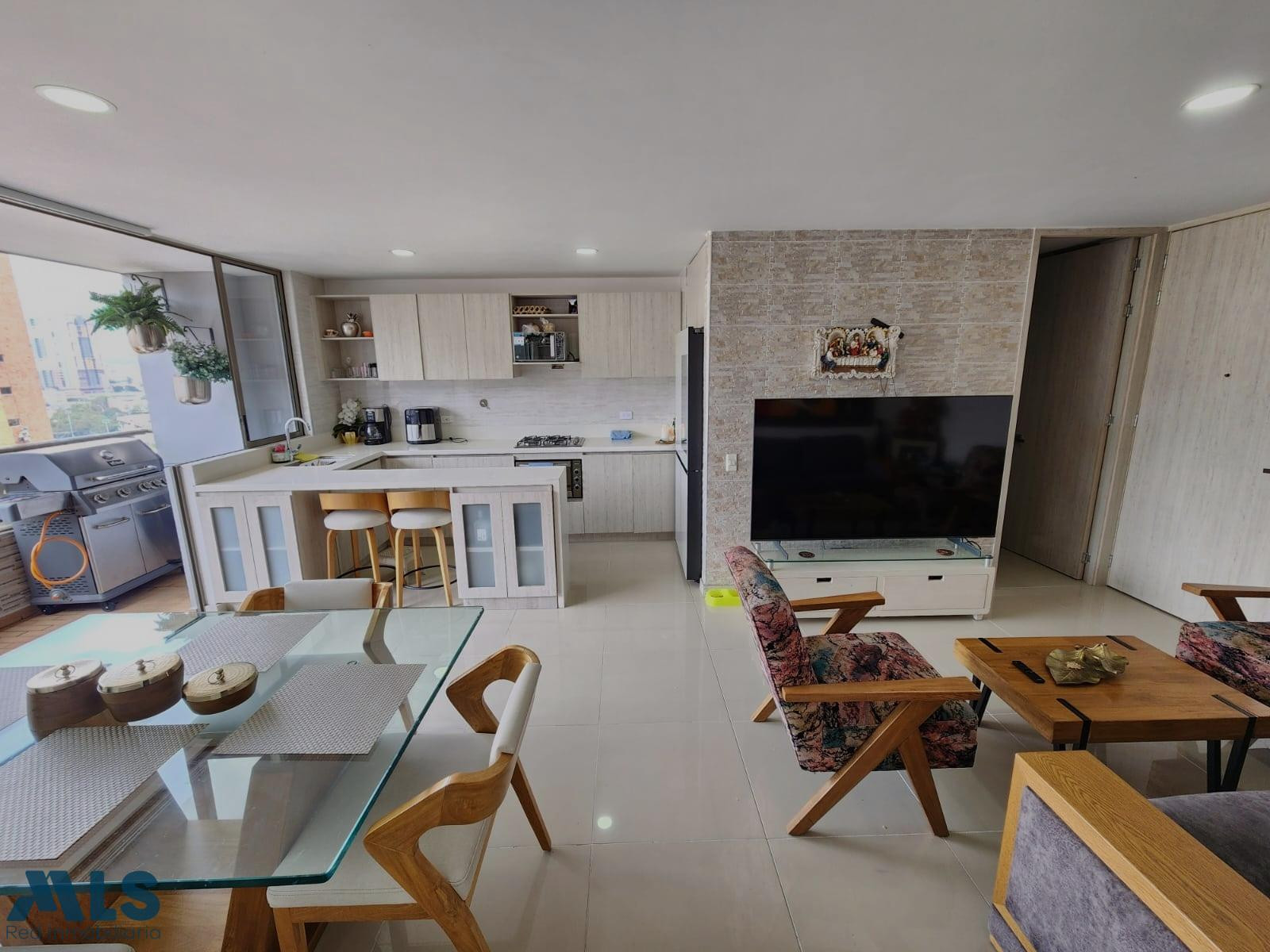 APARTAMENTO CON BUENA VISTA Y EN ZONA PLANA. envigado - la paz