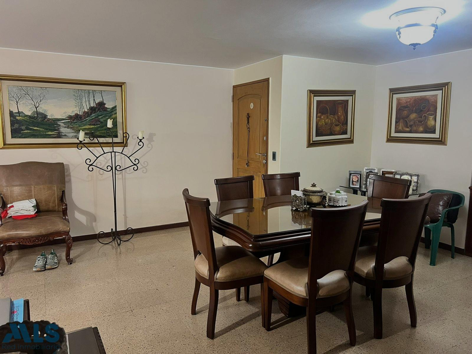 VENDO AMPLIO E ILUMINADO APARTAMENTO medellin - carlos e restrepo