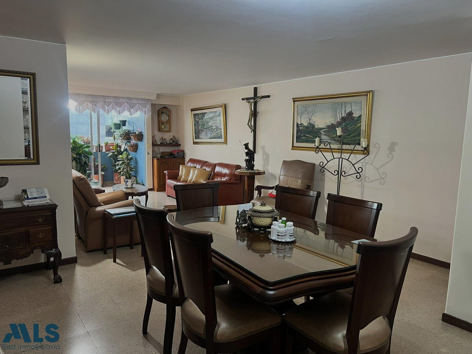 VENDO AMPLIO E ILUMINADO APARTAMENTO medellin - carlos e restrepo