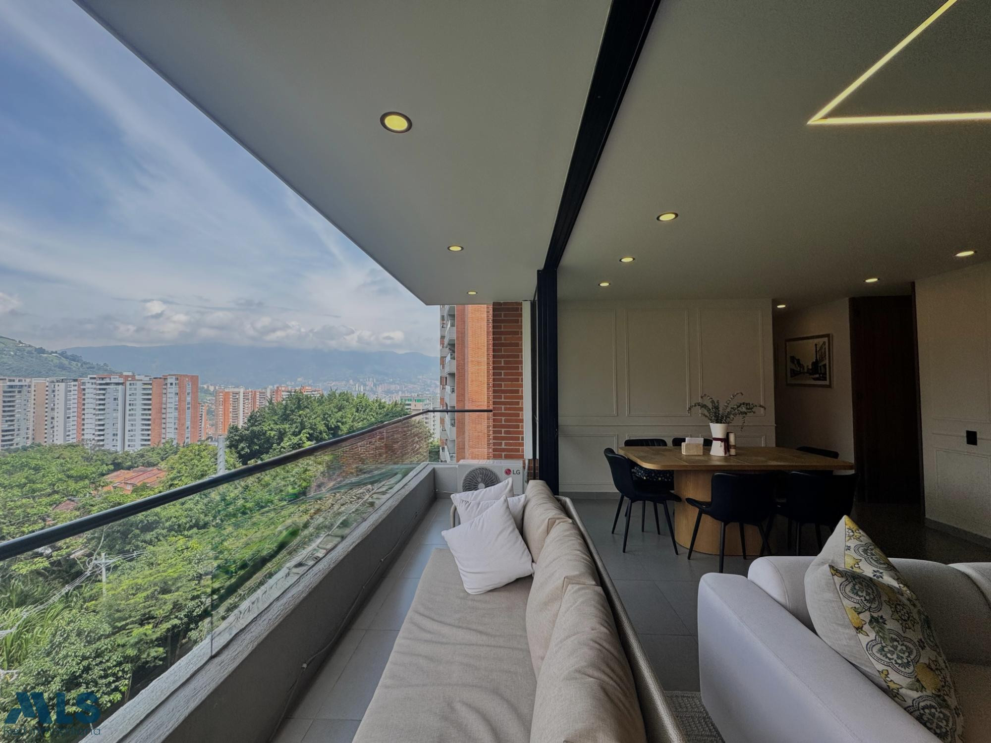 Un apartamento moderno, amplio y rodeado de naturaleza 🌿✨ ideal para quienes buscan envigado - loma de las brujas