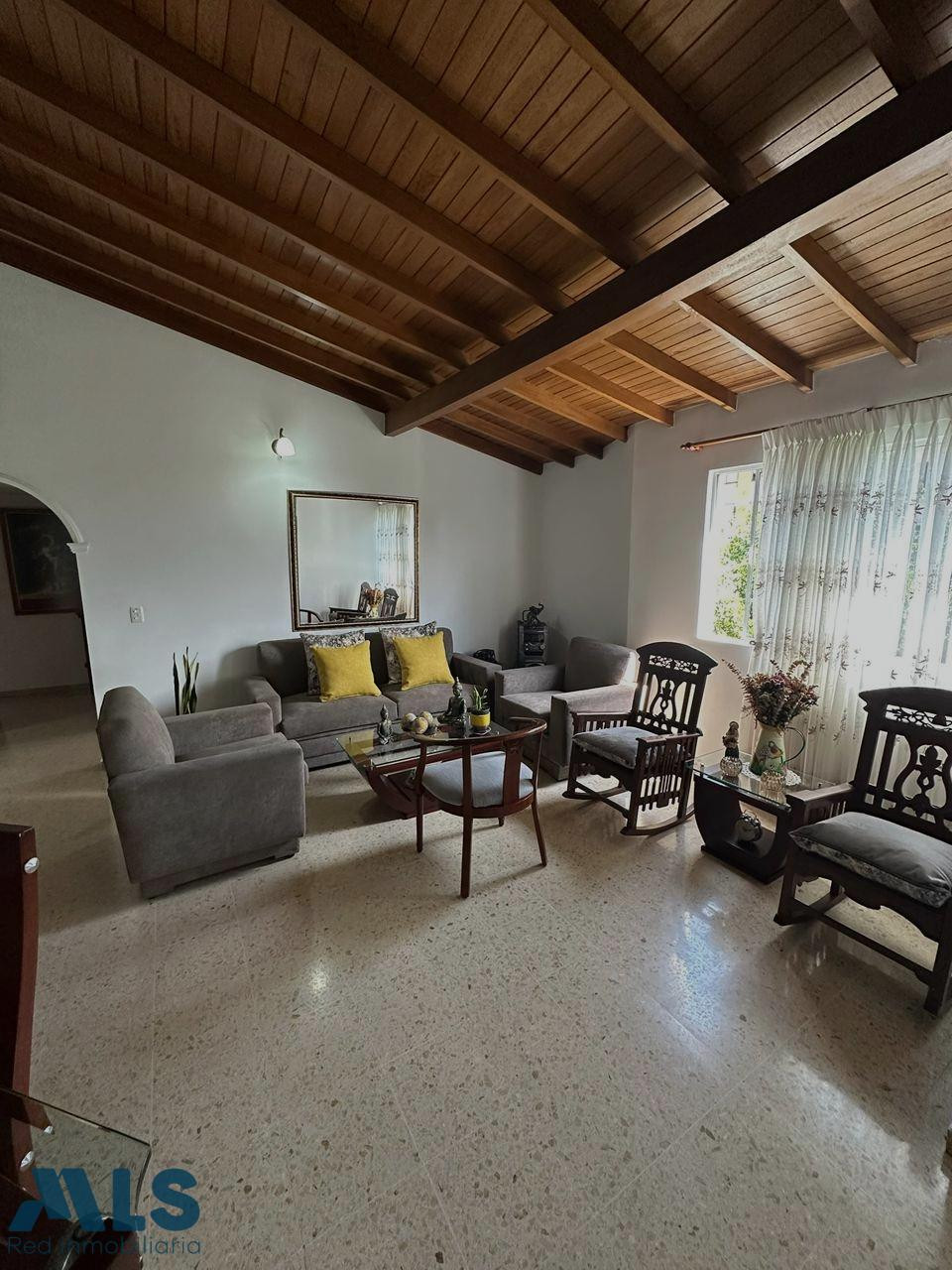 Apartamento clásico en Laureles con potencial de renovación. medellin - laureles