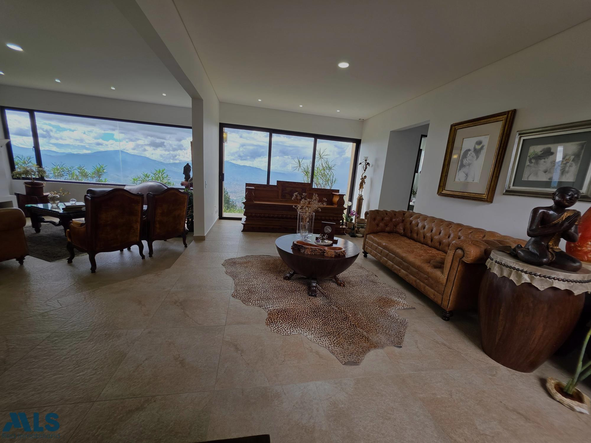HERMOSA CASA EN VILLAS DE LA CANDELARIA envigado - las palmas