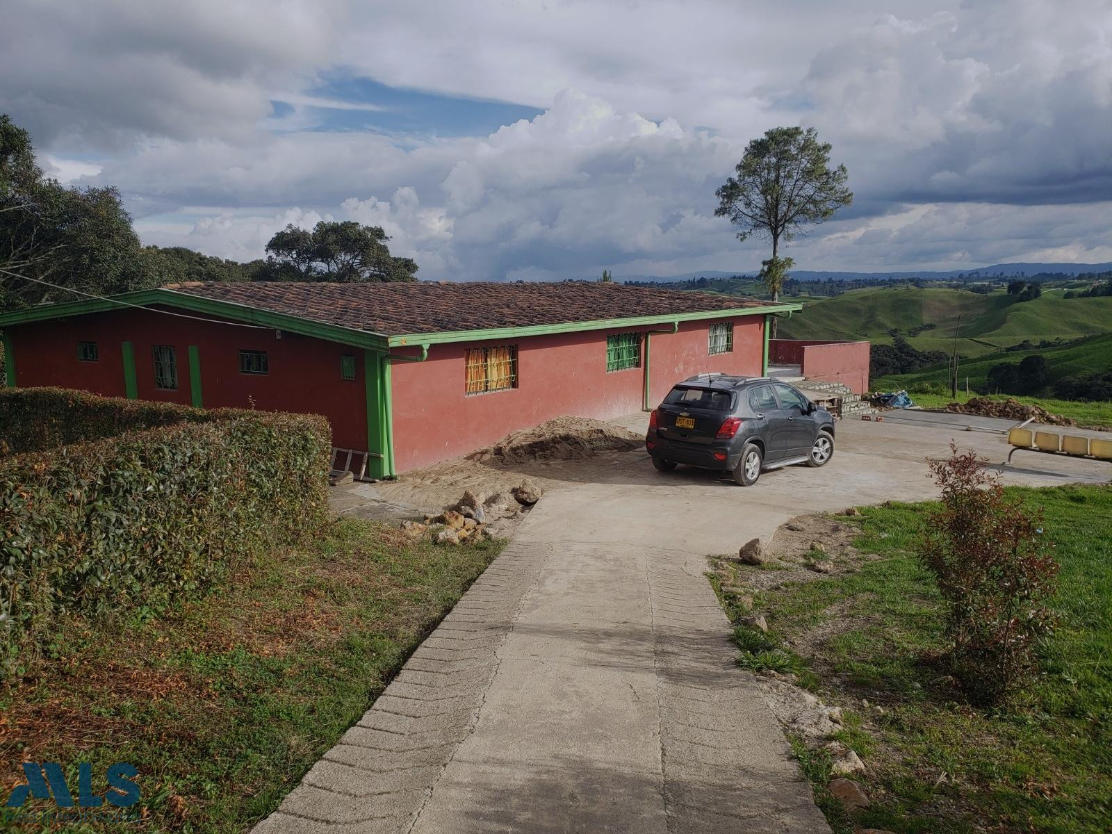 Venta de lote con casa en Santa Rosa de Osos santa-rosa-de-osos - v el caney