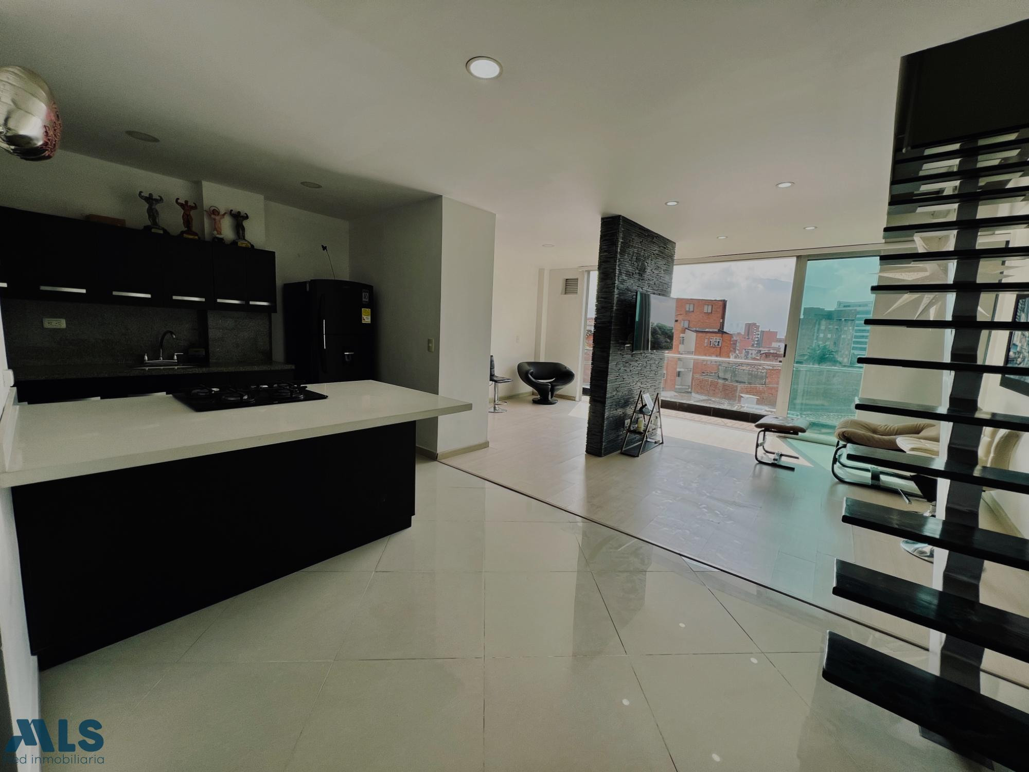 LAURELES l Venta de amplio Penthouse con doble balcón medellin - las acacias