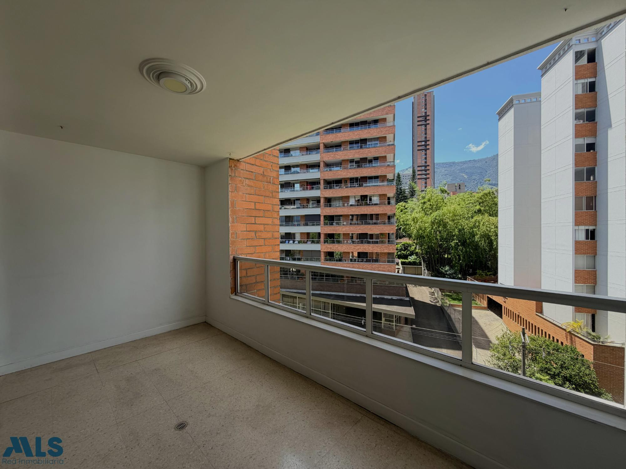 | V EN T A | APARTAMENTO EN MEDELLÍN - CASTROPOL. Super ubicación medellin - castropol