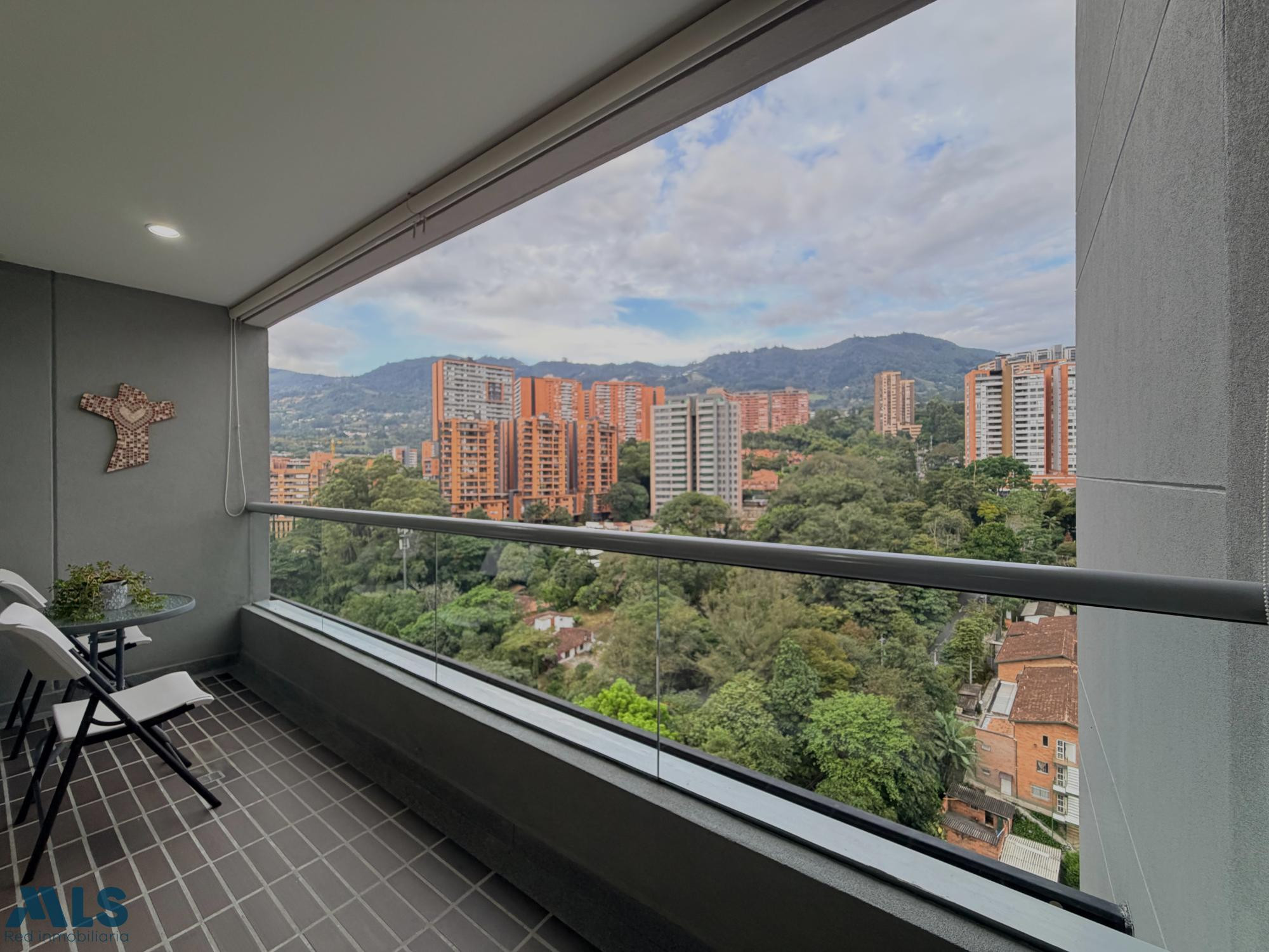 | V E N T A | APARTAMENTO EN ENVIGADO LAS BRUJAS. Vista. Como nuevo! envigado - loma de las brujas