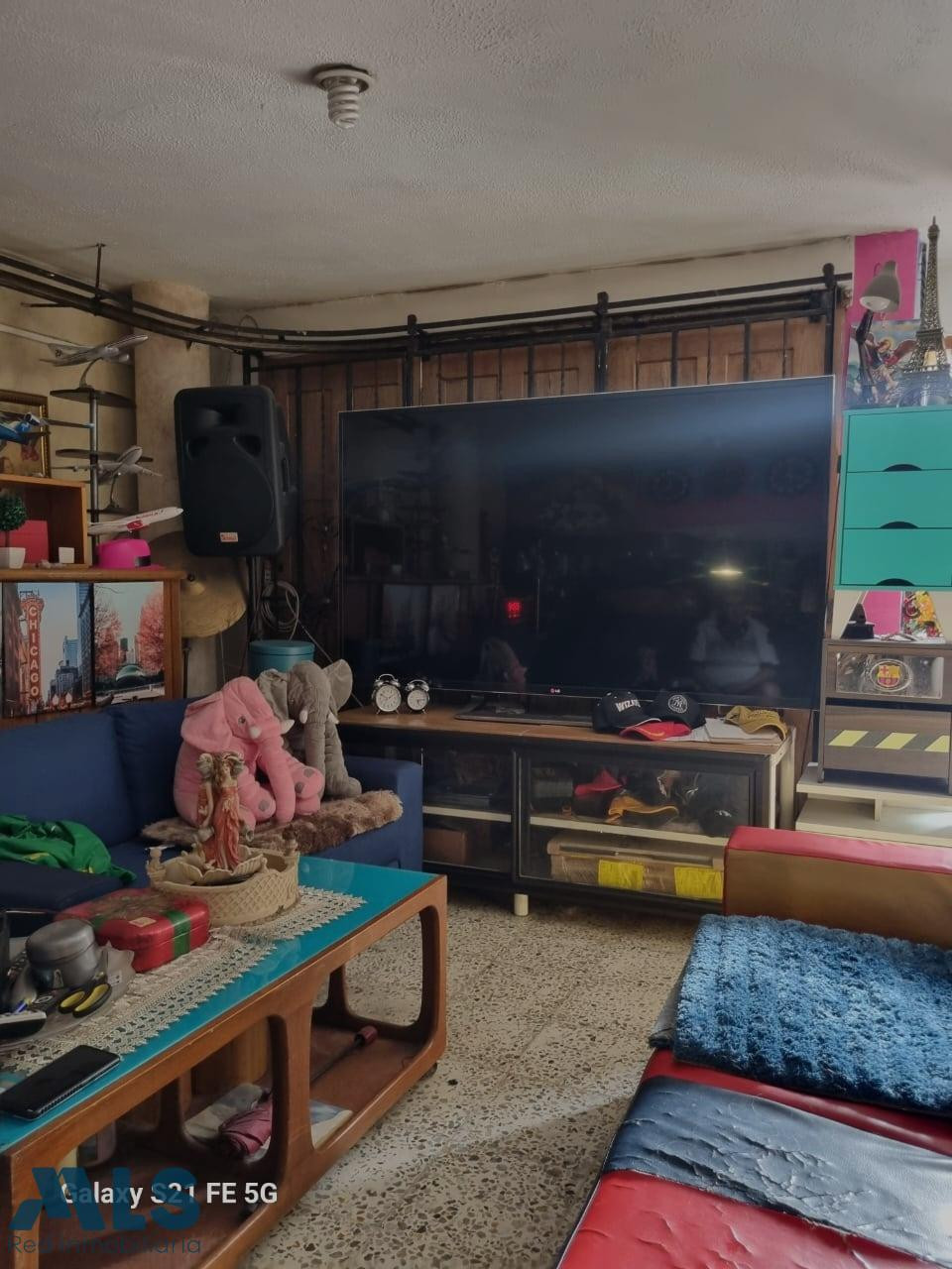 CASA EN LAURELES CON EXCELENTE UBICACION Y AREA medellin - santa teresita
