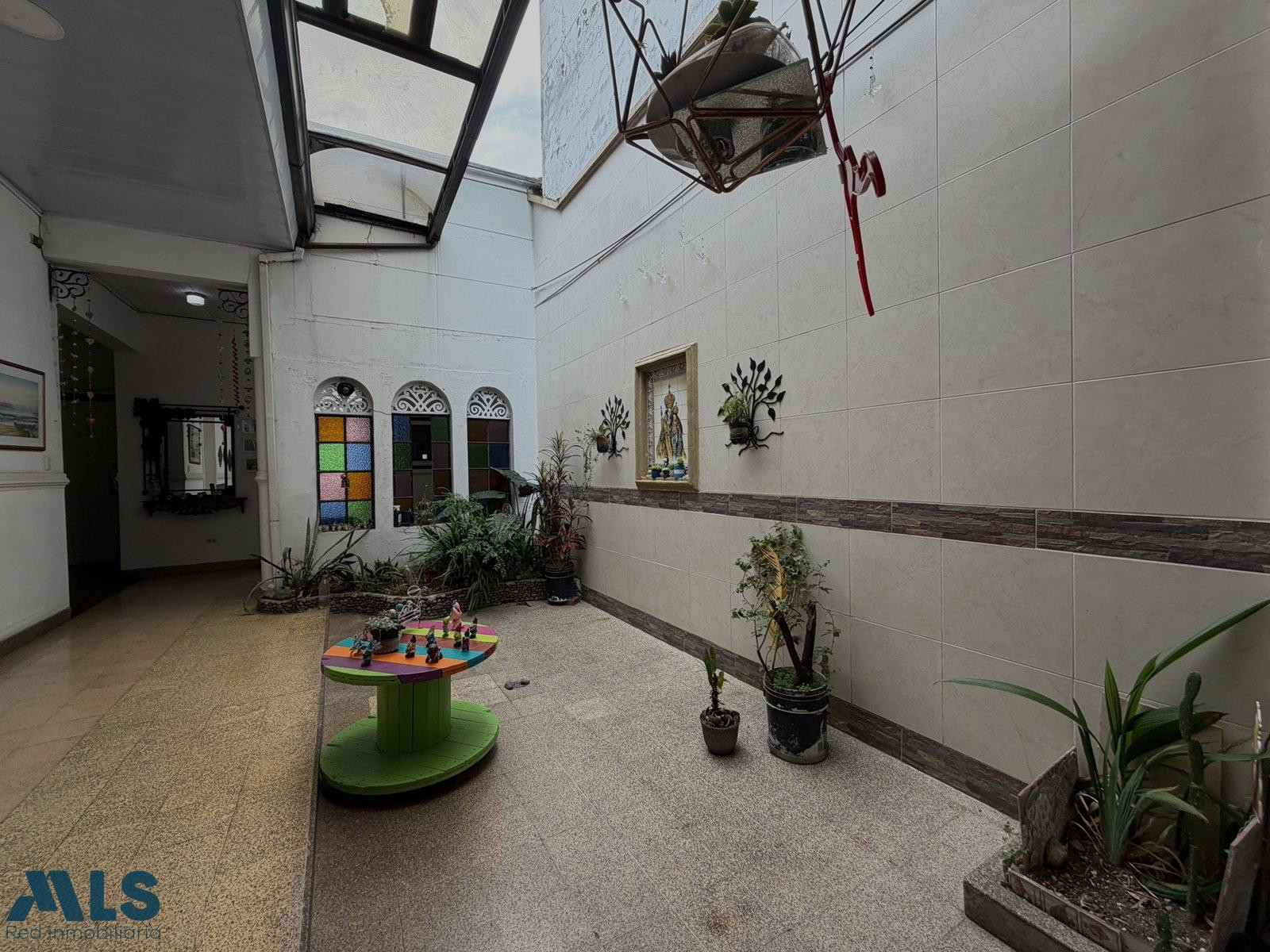 VENTA DE CASA GRANDE UBICADA EN PRADO CENTRO medellin - prado
