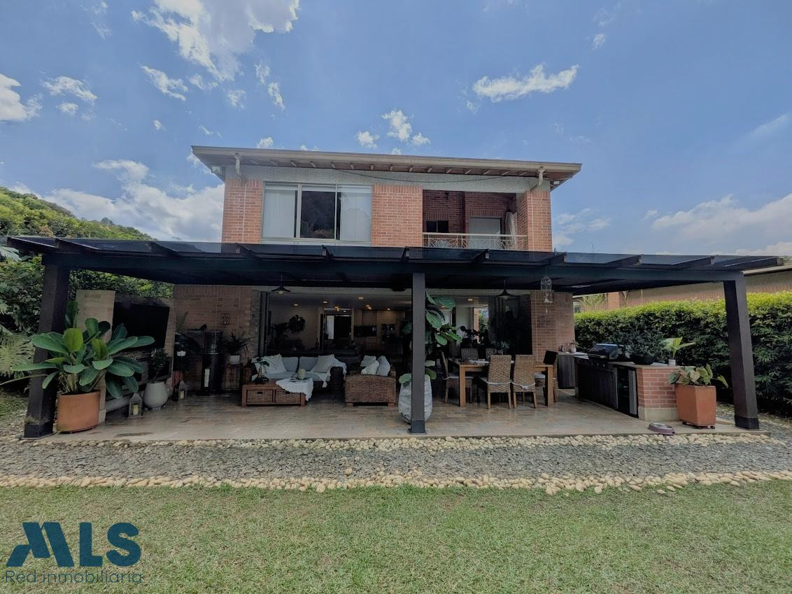 ESPECTACULAR CASA ESQUINERA envigado - loma de benedictinos