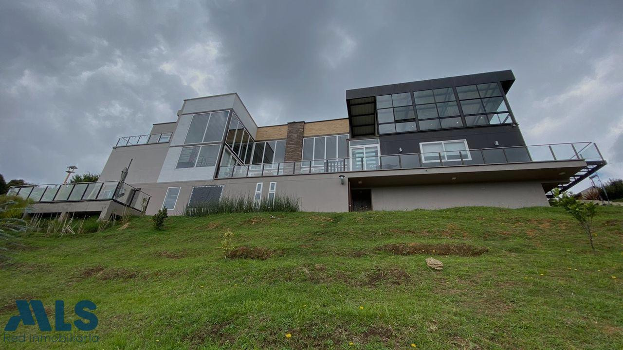 SANTA ELENA l Venta de majestuosa casa en Santa Elena santa-elena - barro blanco