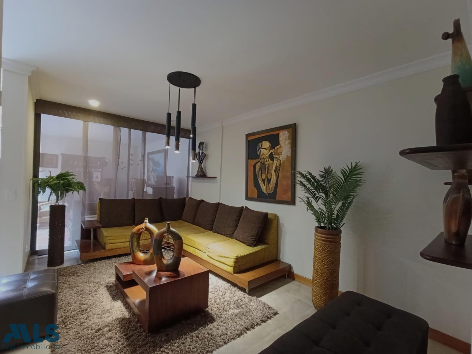 Casa unifamiliar Loma de Los Bernar Urb Yerbabuena medellin - loma de los bernal
