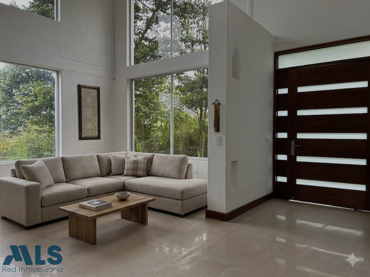 Venta de Casa Amplia con vista a las montañas. envigado - loma del escobero