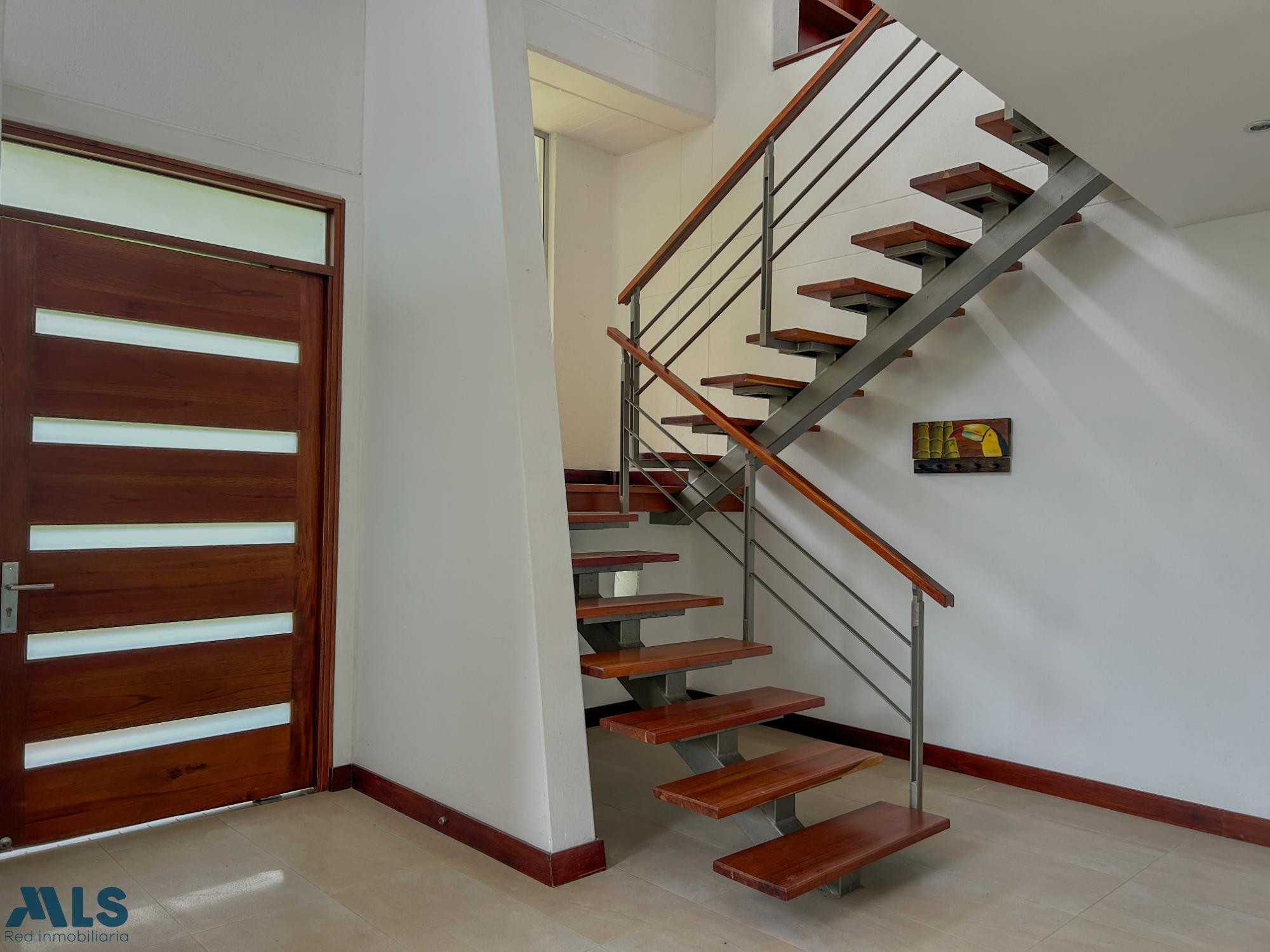 Venta de Casa Amplia con vista a las montañas. envigado - loma del escobero