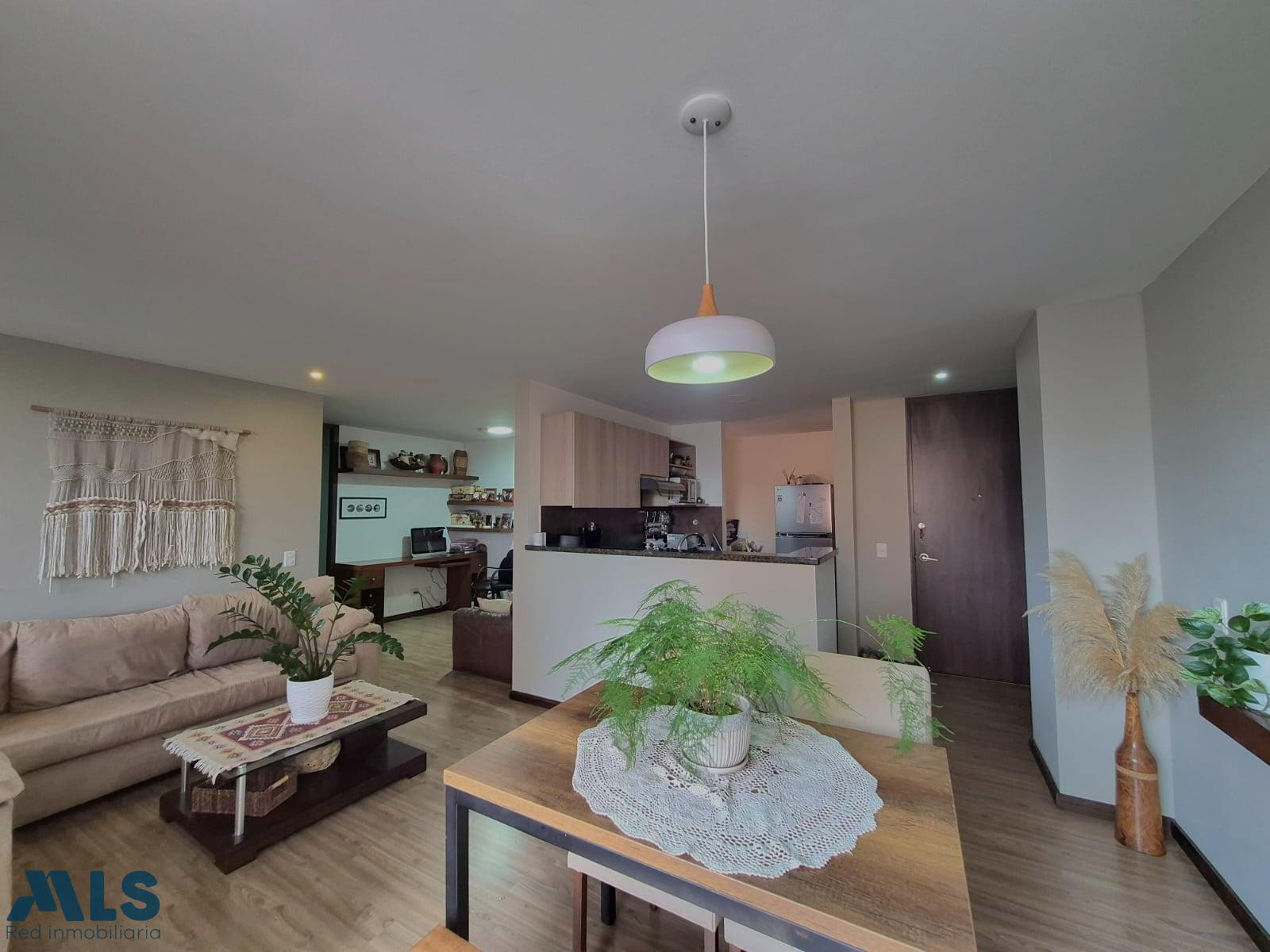 VENTA APARTAMENTO ENVIGADO LOMA DEL ESMERALDAL - MUY COMERCIAL envigado - el esmeraldal