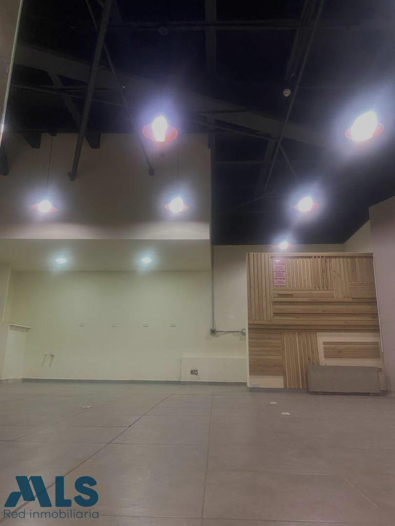 VENTA DE LOCAL EN CENTRO COMERCIAL PLAZA ARRAYANES itagui - independencia