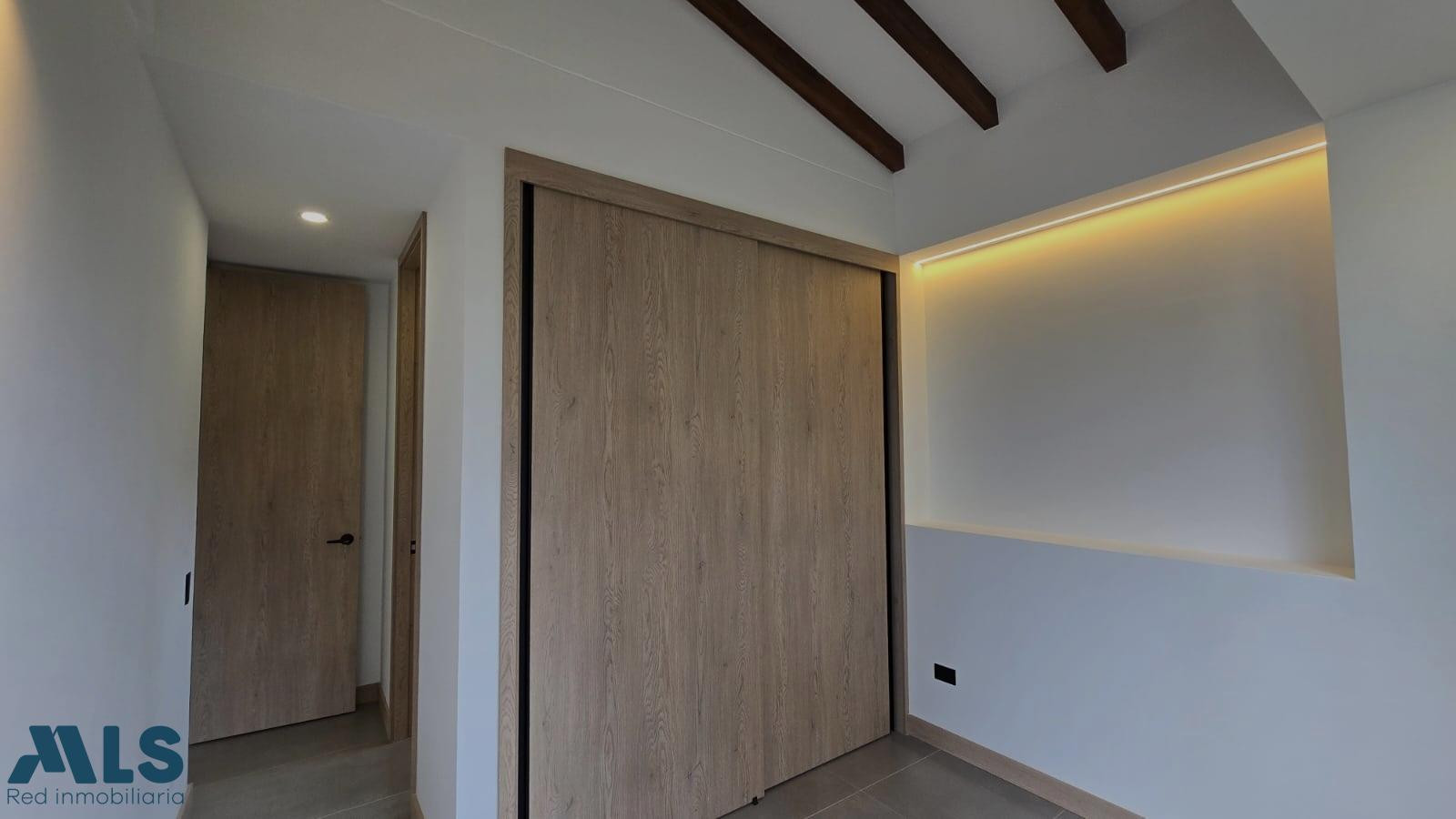 hermosa casa en llano grande en venta rionegro - v llanogrande