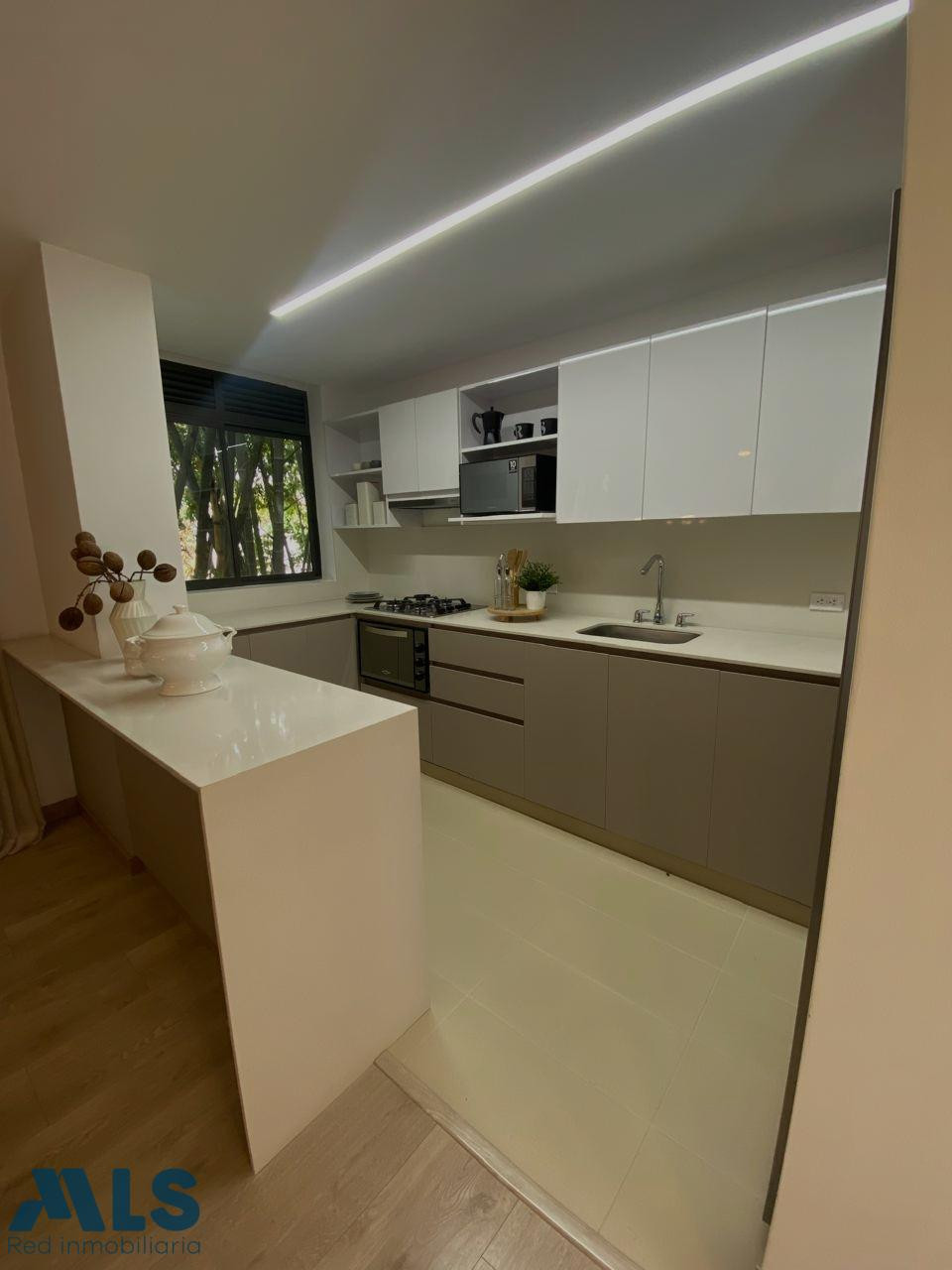 Cesión de derechos de moderno apartamento ubicado en El Carmelo, Sabaneta. sabaneta - alto de las flores