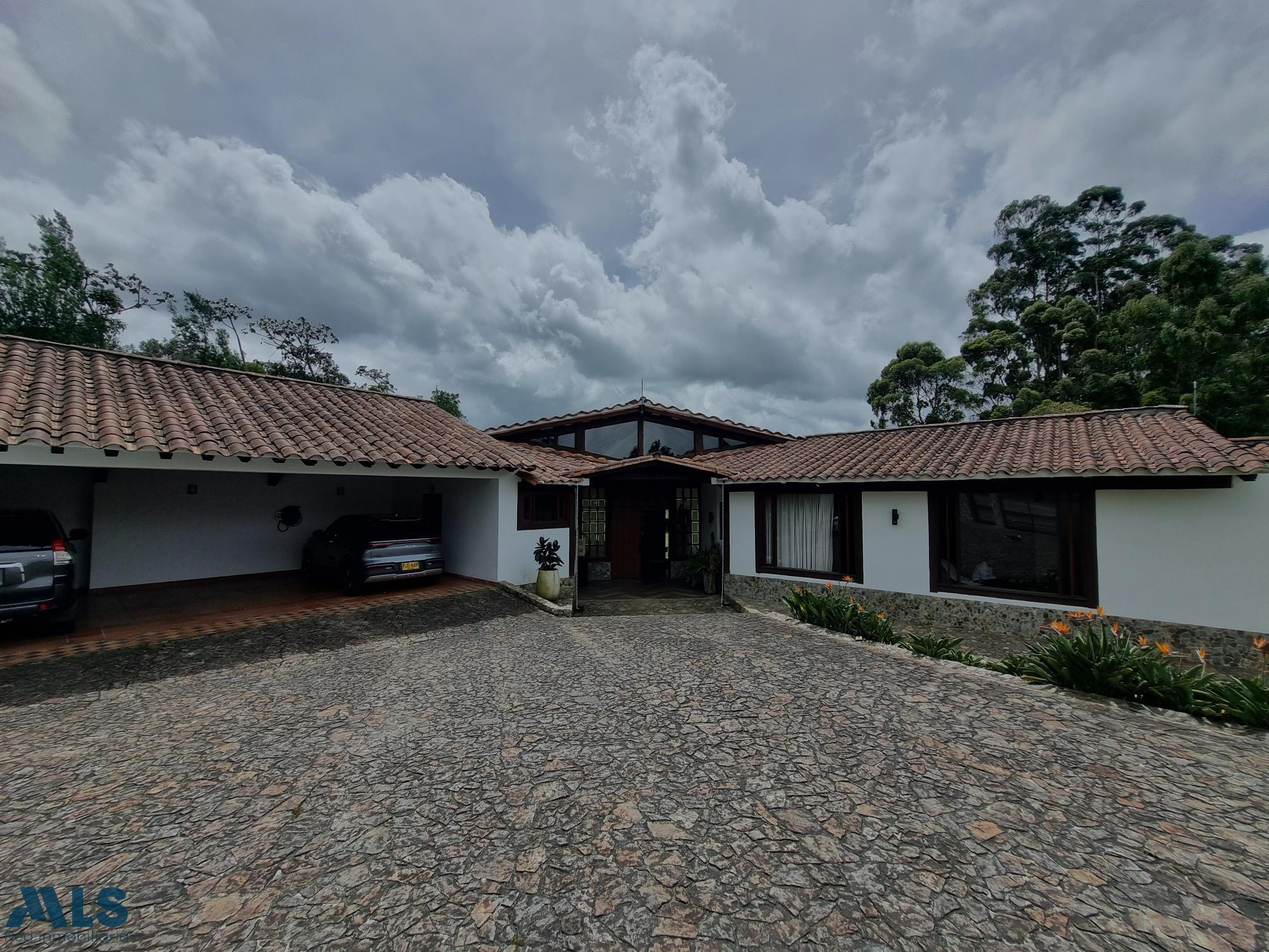 En Venta Casa Campestre con lote en parcelación envigado - alto de las palmas