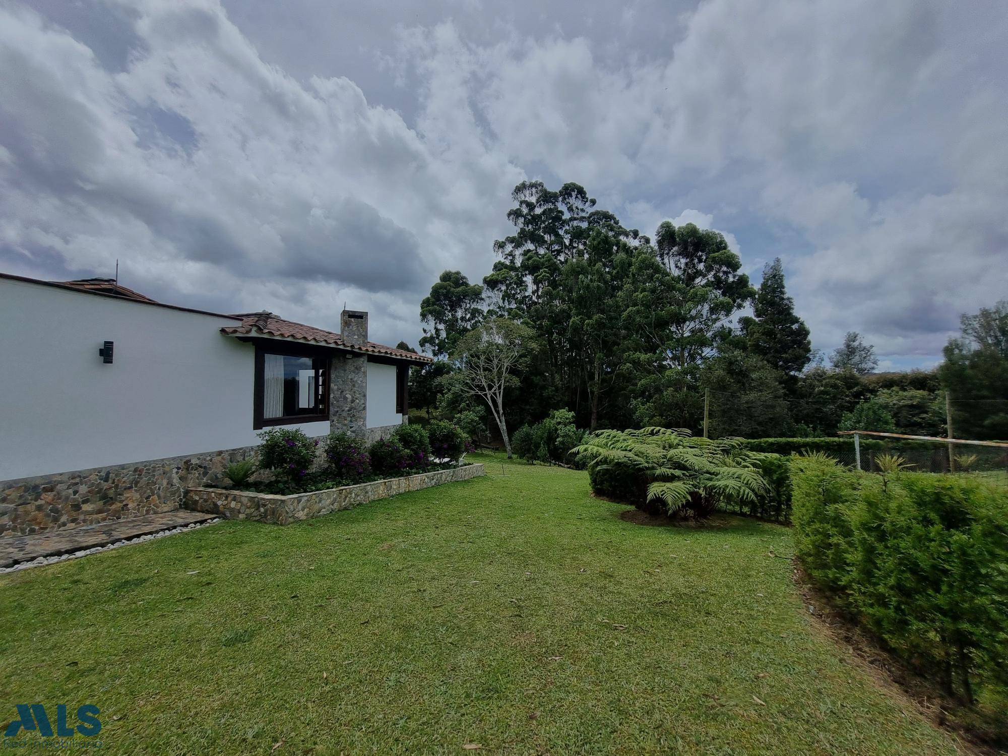 En Venta Casa Campestre con lote en parcelación envigado - alto de las palmas