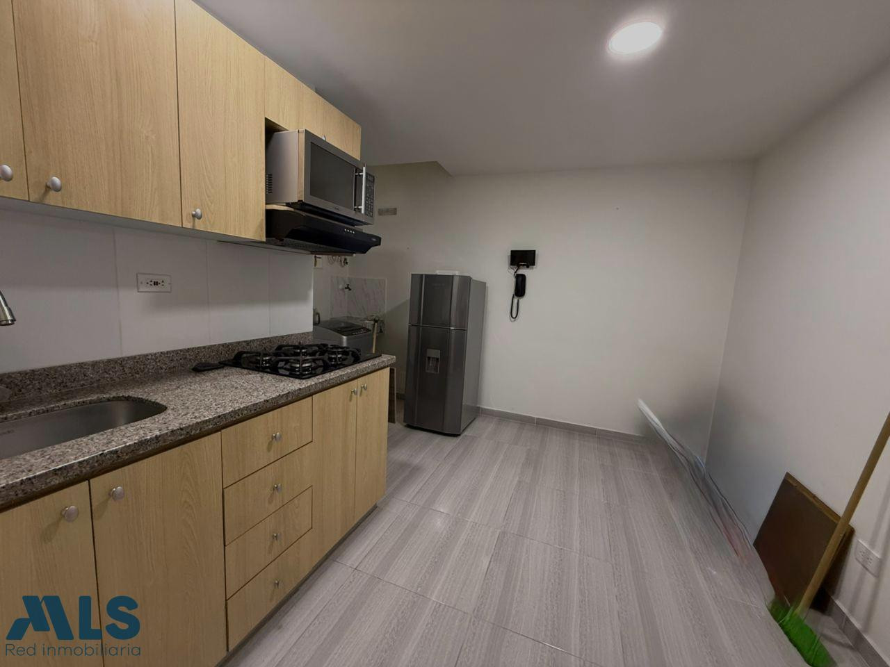EXCELENTE ESTUDIO PARA RENTA MUY CERCA A LA AV POBLADO envigado - la paz