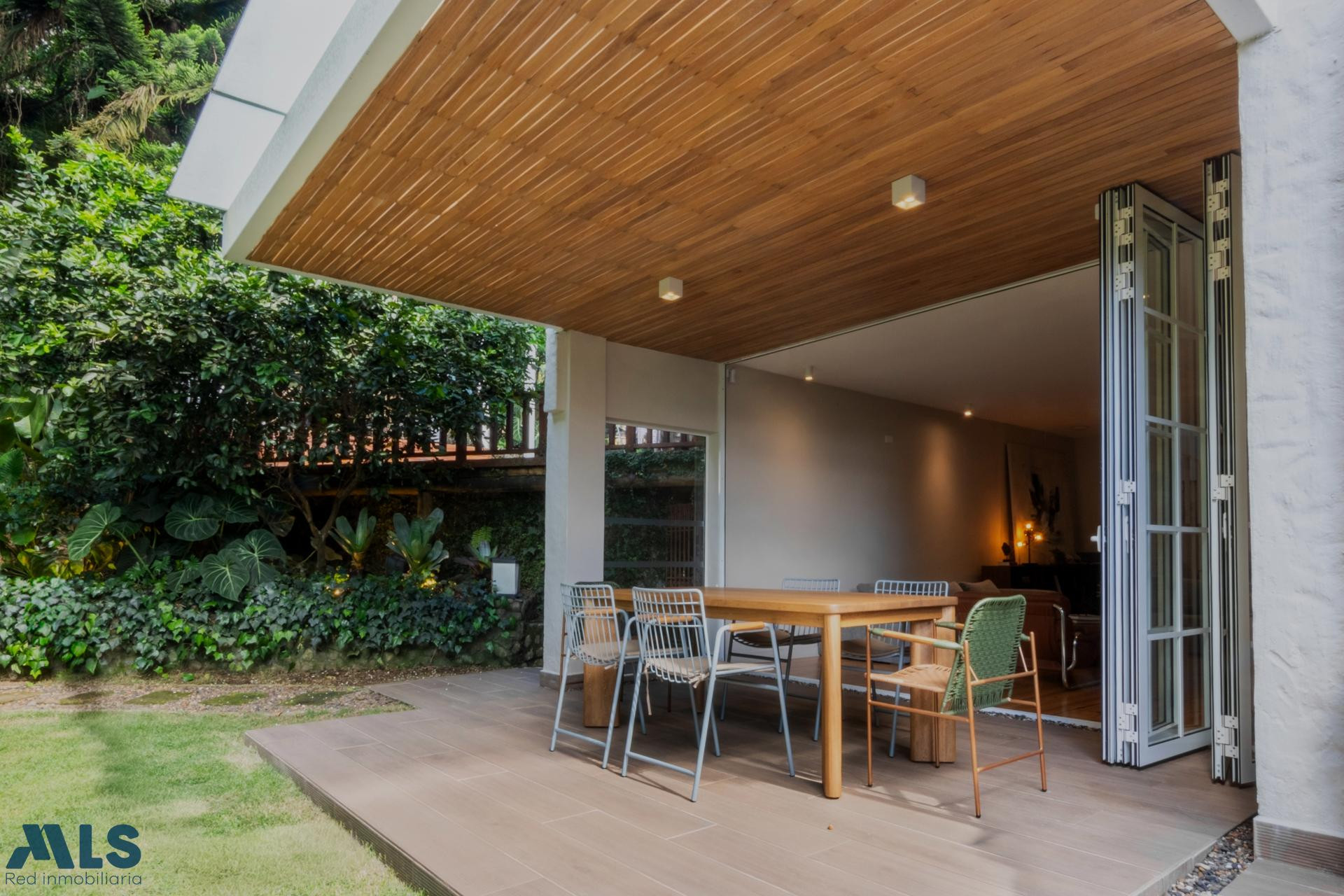 Hermosa casa remodelada en sector de el Tesoro medellin - el tesoro