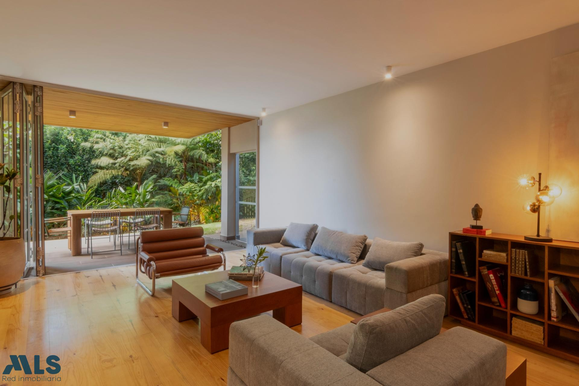 Hermosa casa remodelada en sector de el Tesoro medellin - el tesoro