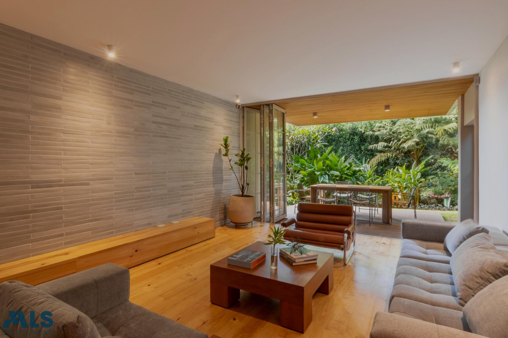 Hermosa casa remodelada en sector de el Tesoro medellin - el tesoro